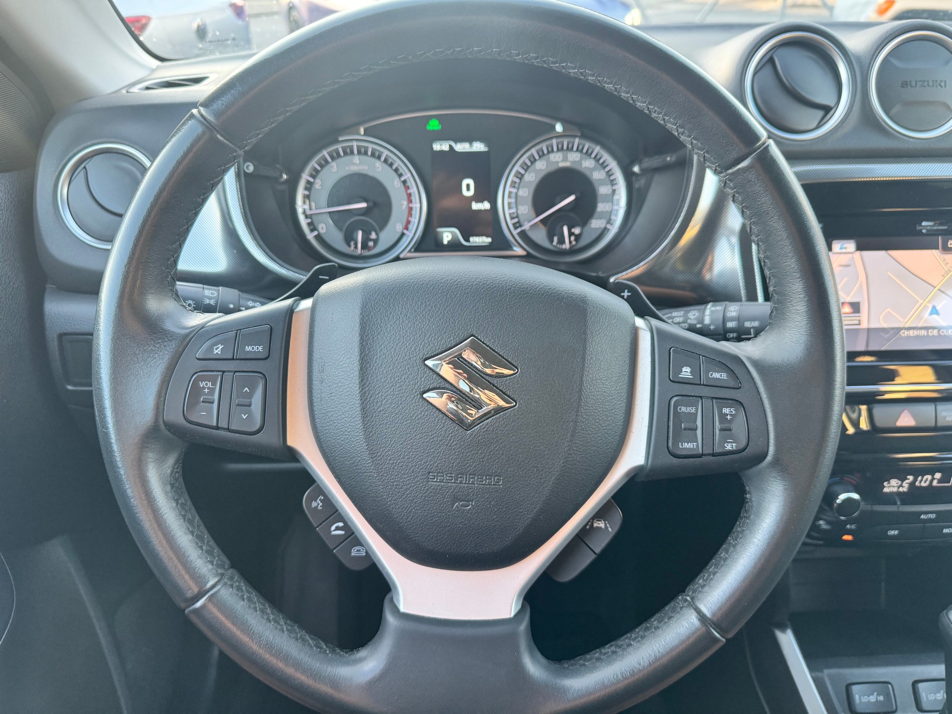 SUZUKI Vitara 1.5 Hybrid Edition 35 Top 4x4 AGS-image-16