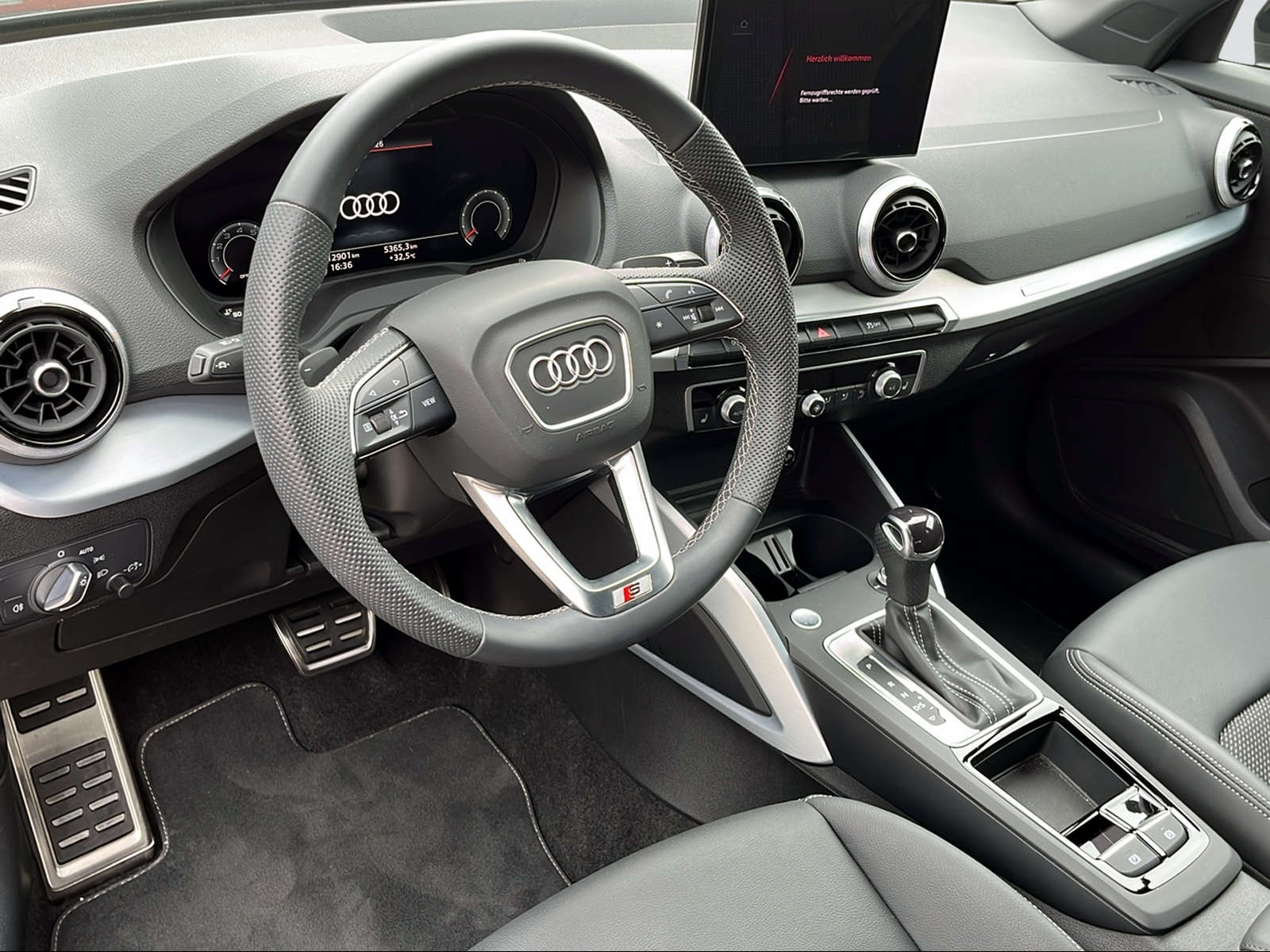 AUDI Q2 2.0 40 TFSI Advanced quattro S-Tronic-image-10