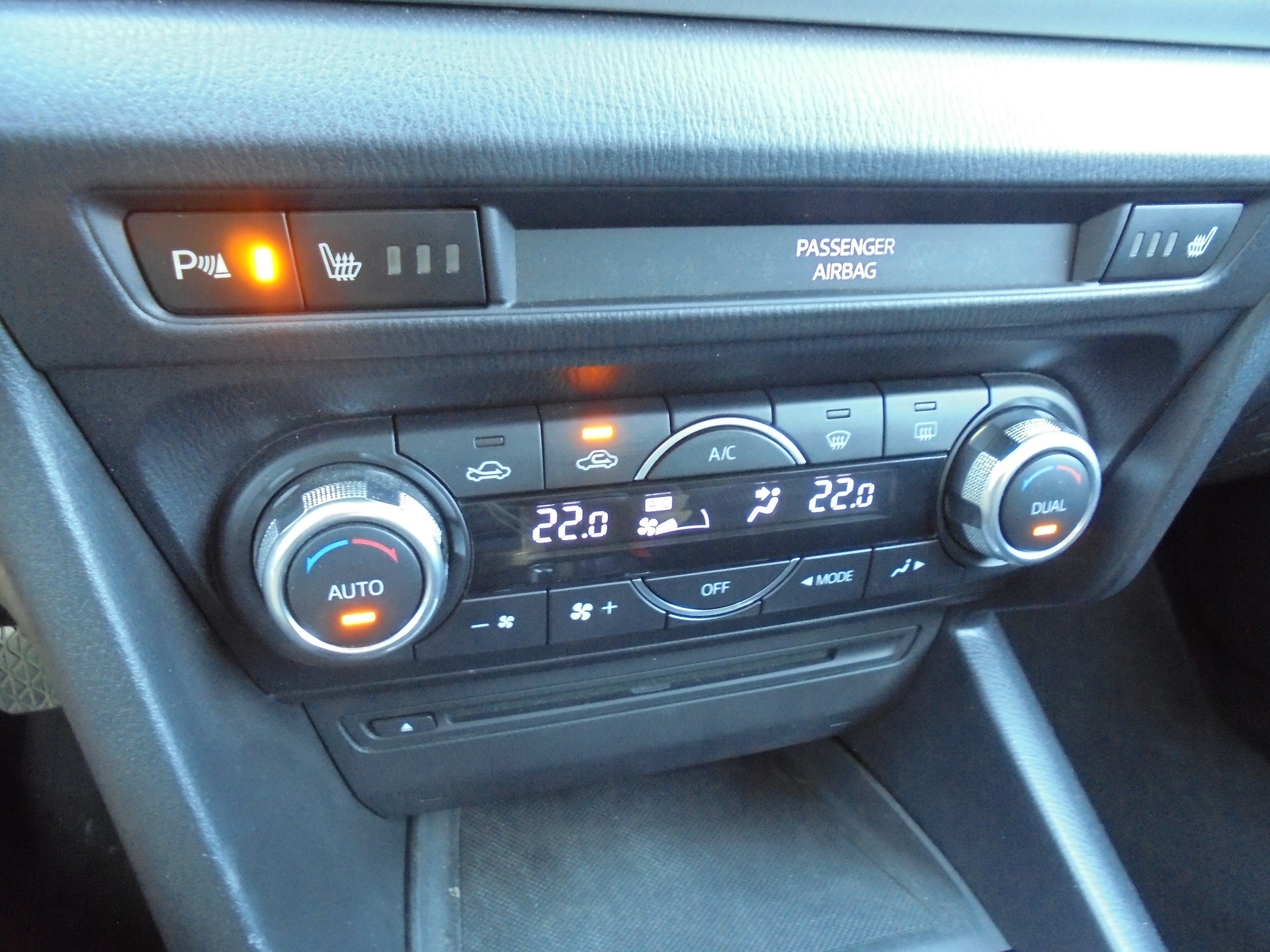 MAZDA 3 2.2 16V CD Revolution-image-13