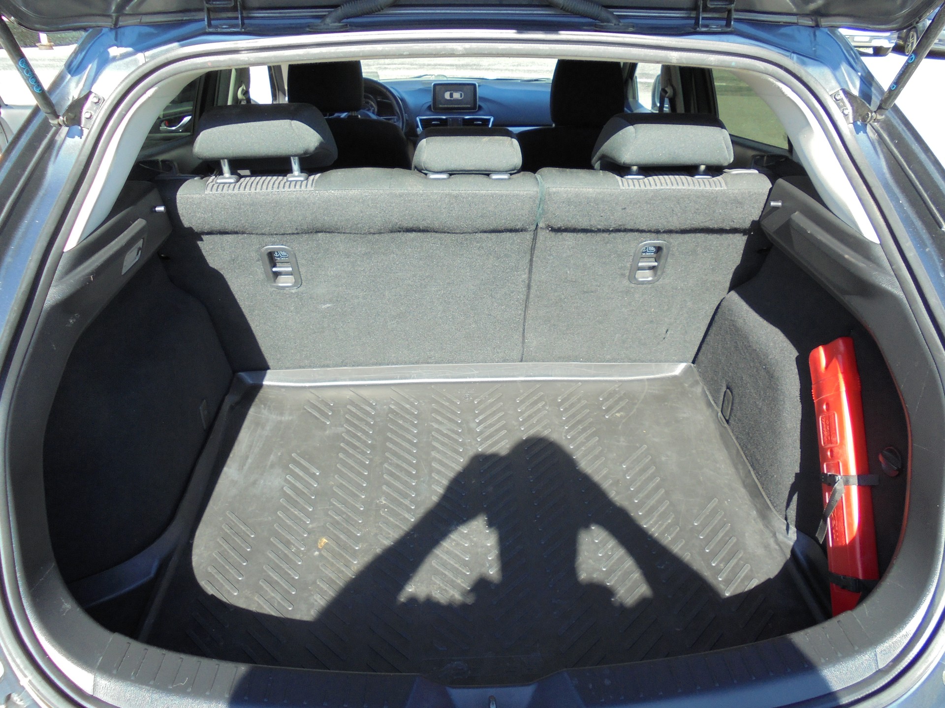 MAZDA 3 2.2 16V CD Revolution-image-8