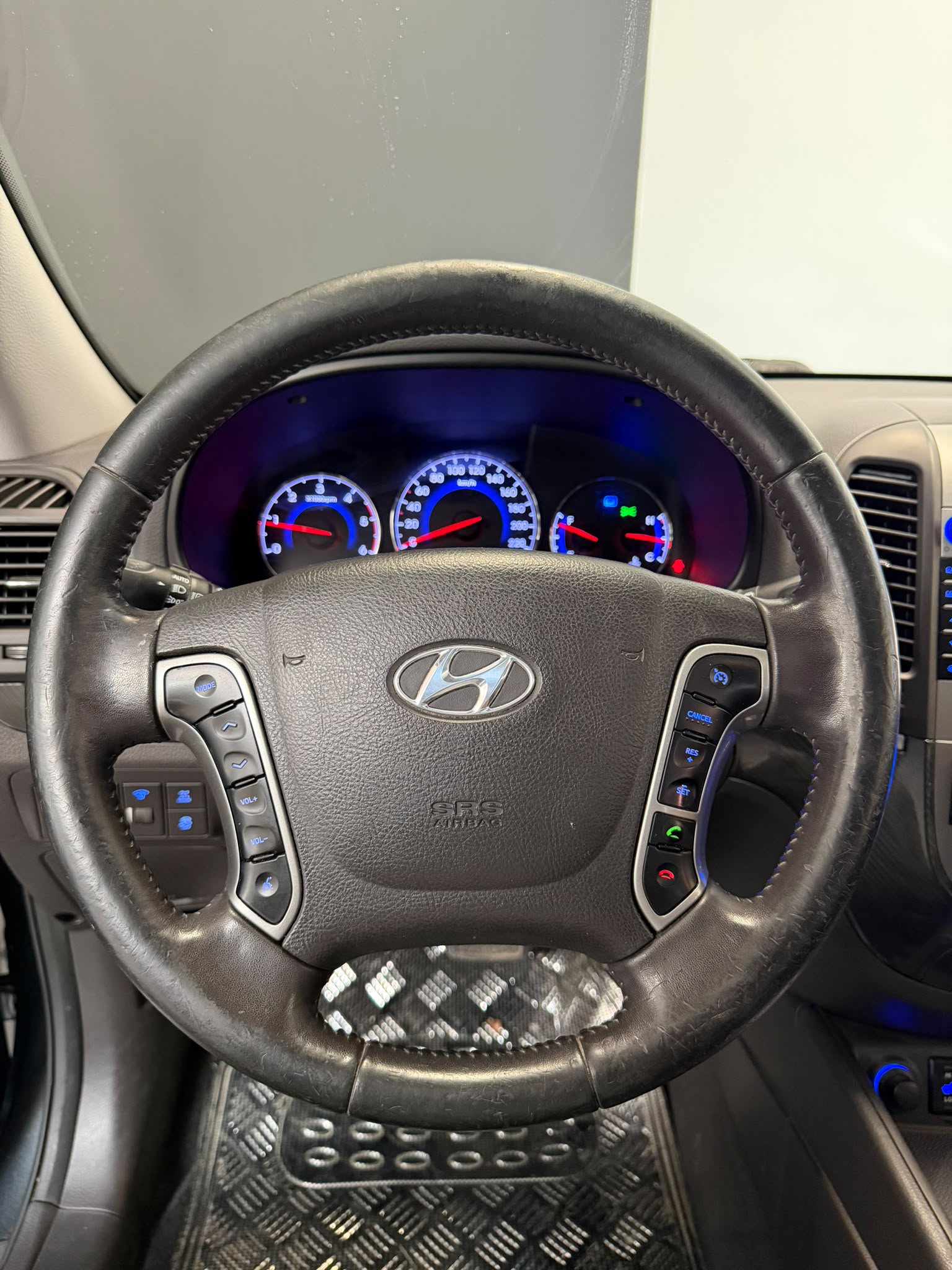 HYUNDAI Santa Fe 2.2 CRDI Premium 4WD Automatic-image-8