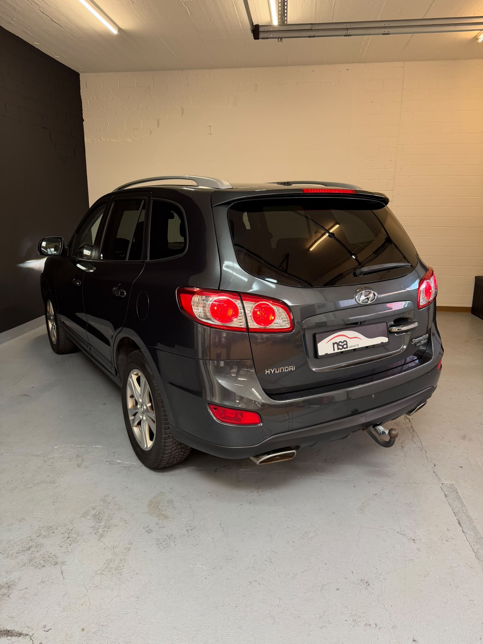 HYUNDAI Santa Fe 2.2 CRDI Premium 4WD Automatic-image-3