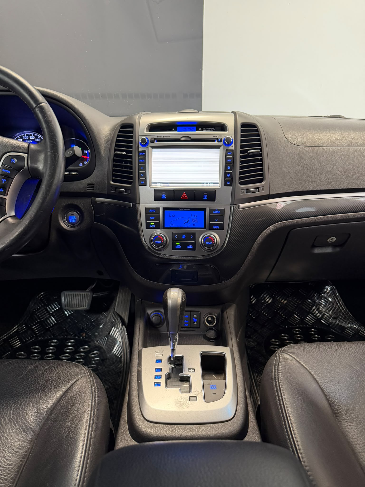 HYUNDAI Santa Fe 2.2 CRDI Premium 4WD Automatic-image-9