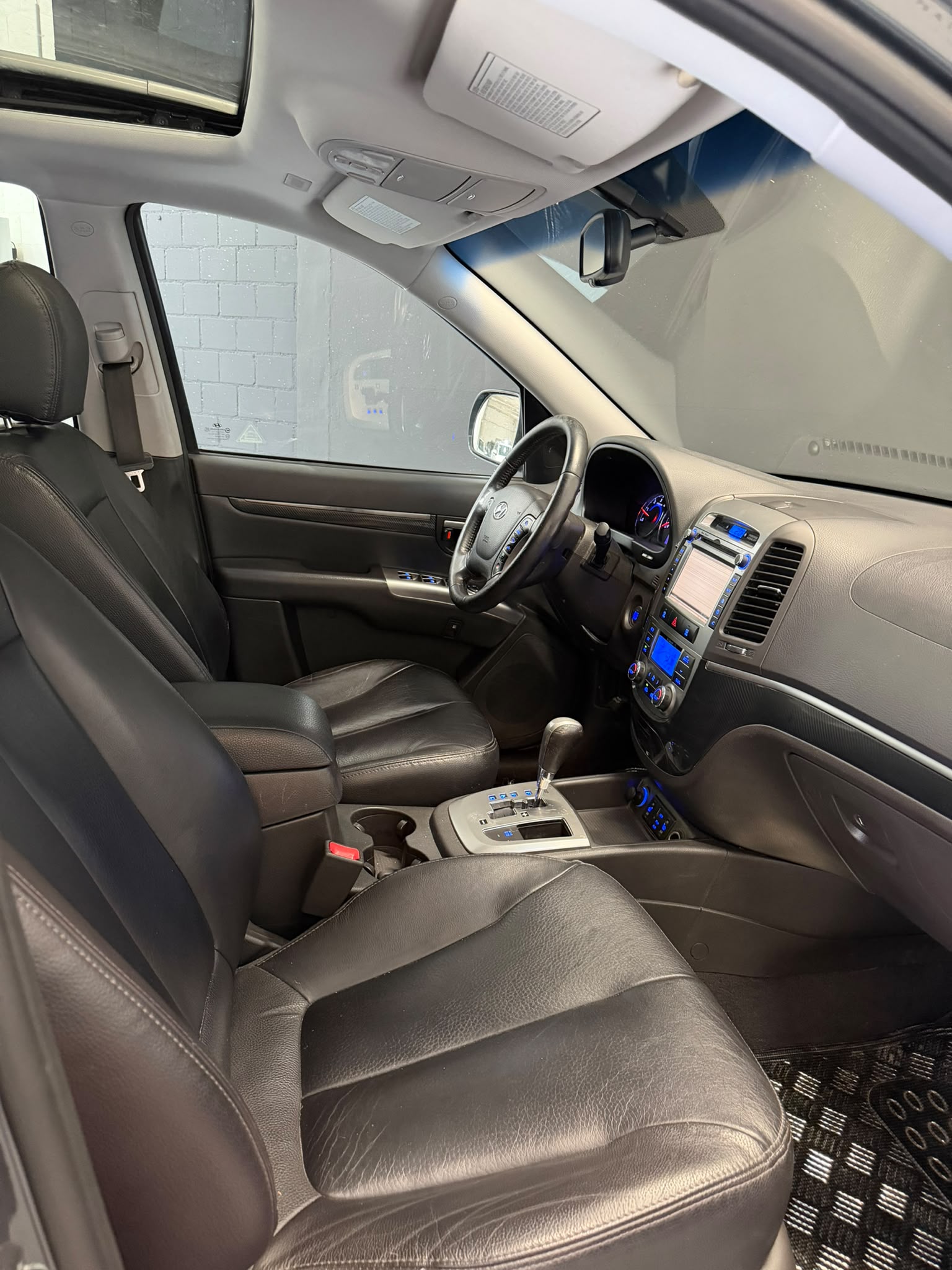 HYUNDAI Santa Fe 2.2 CRDI Premium 4WD Automatic-image-15