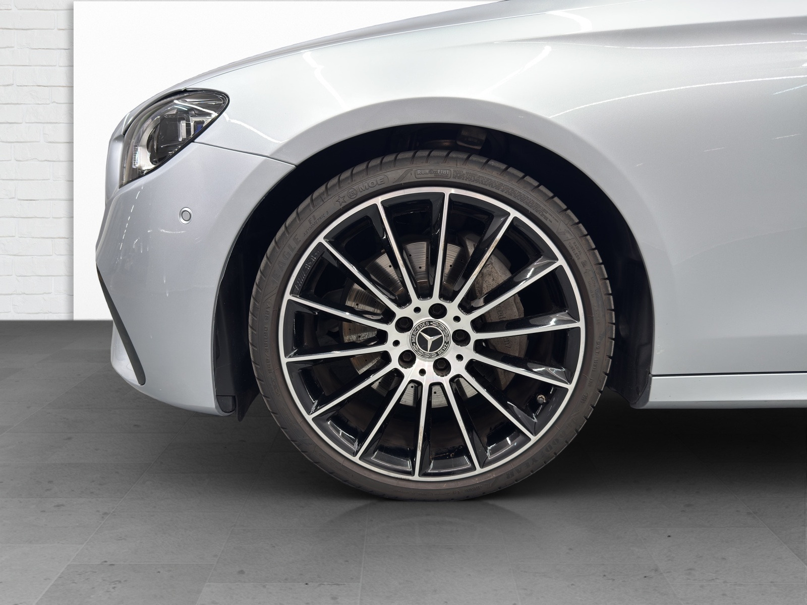 MERCEDES-BENZ E 220 d AMG Line 4Matic-image-5