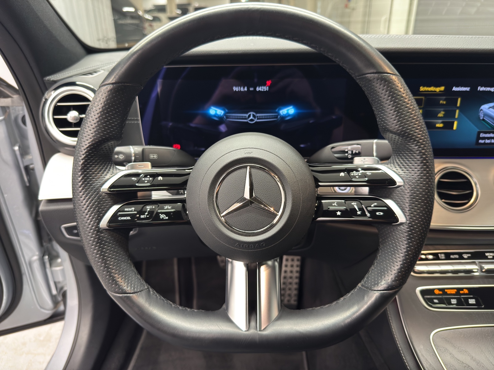 MERCEDES-BENZ E 220 d AMG Line 4Matic-image-14