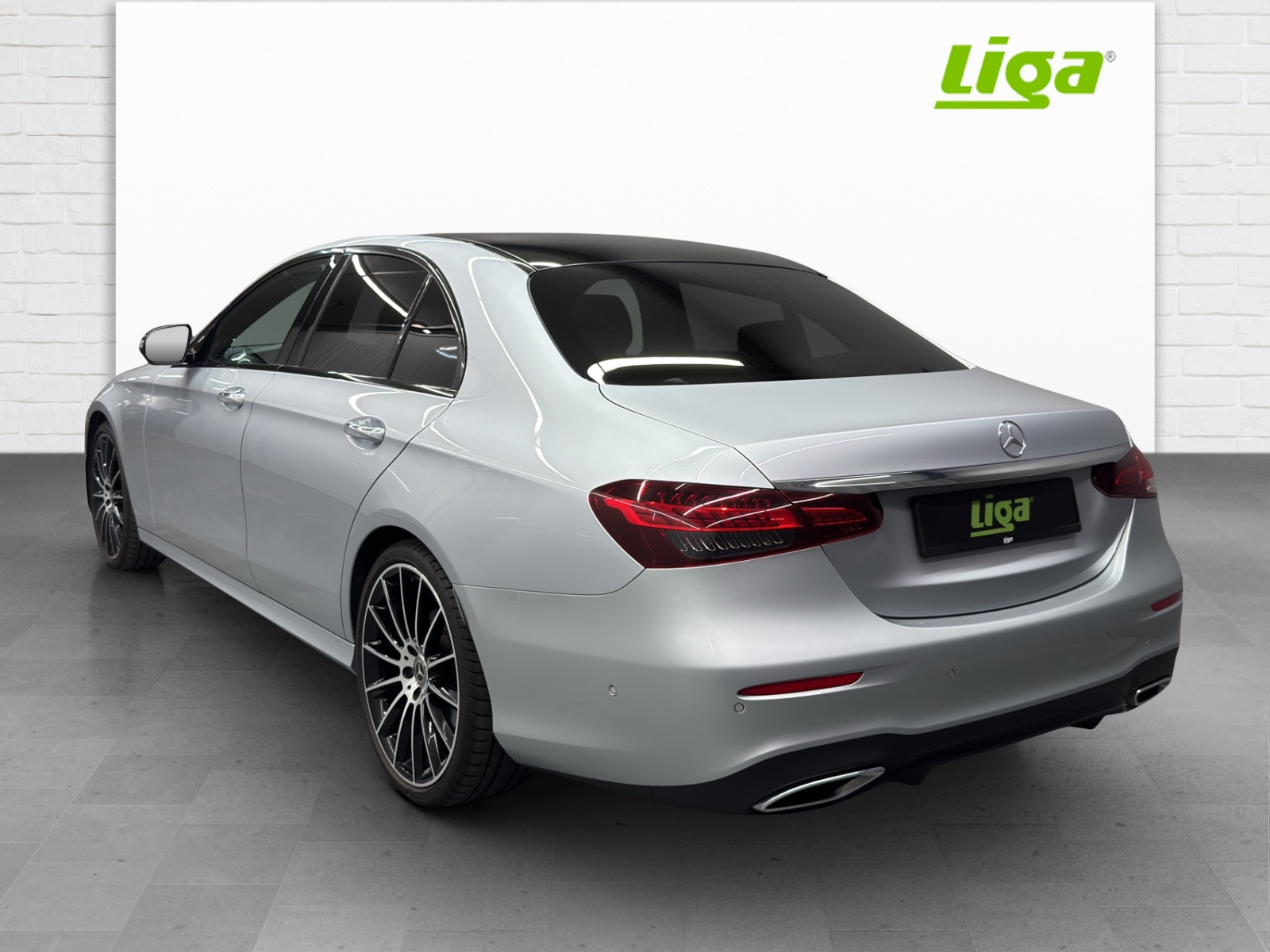 MERCEDES-BENZ E 220 d AMG Line 4Matic-image-3