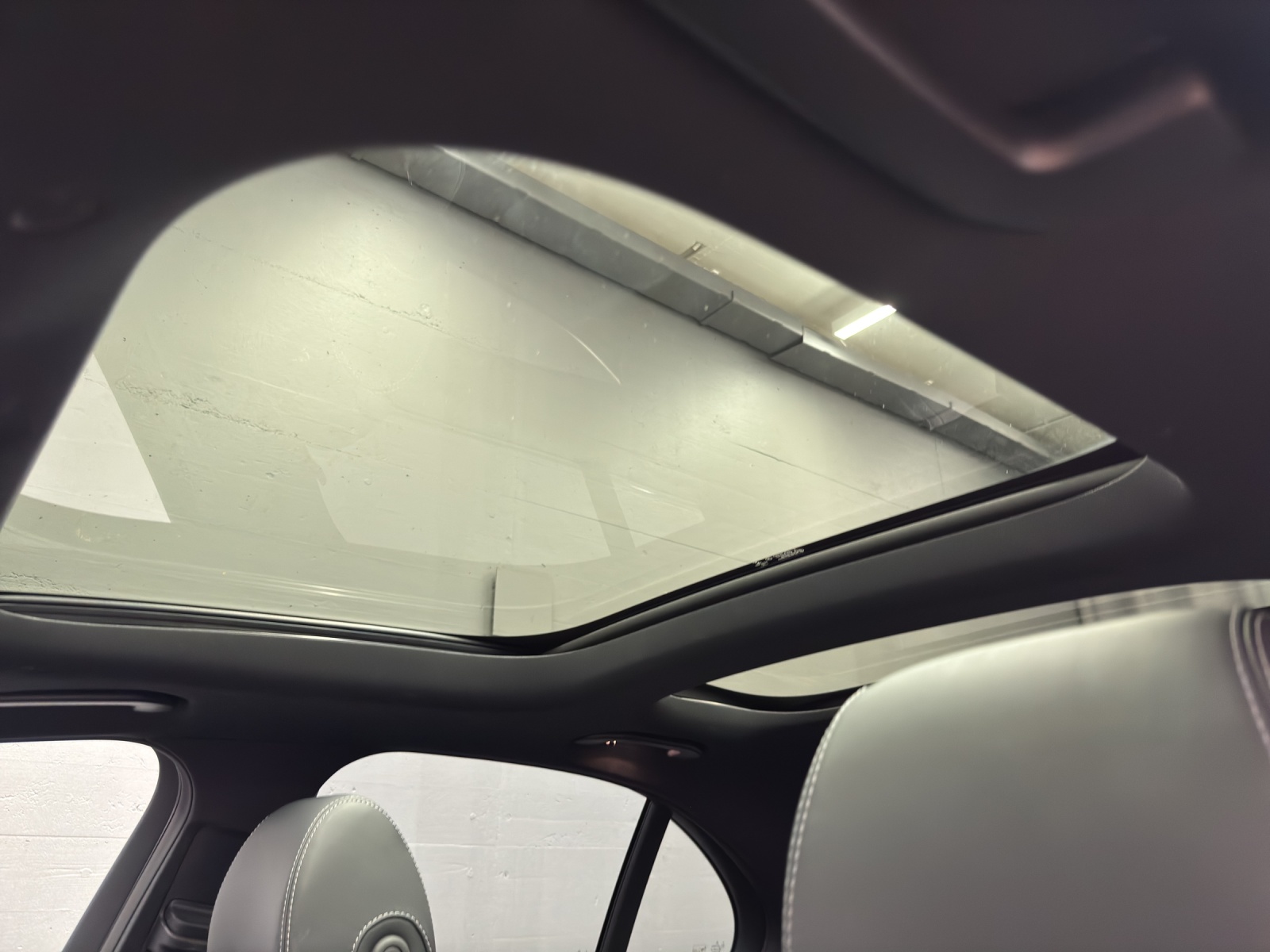 MERCEDES-BENZ E 220 d AMG Line 4Matic-image-13