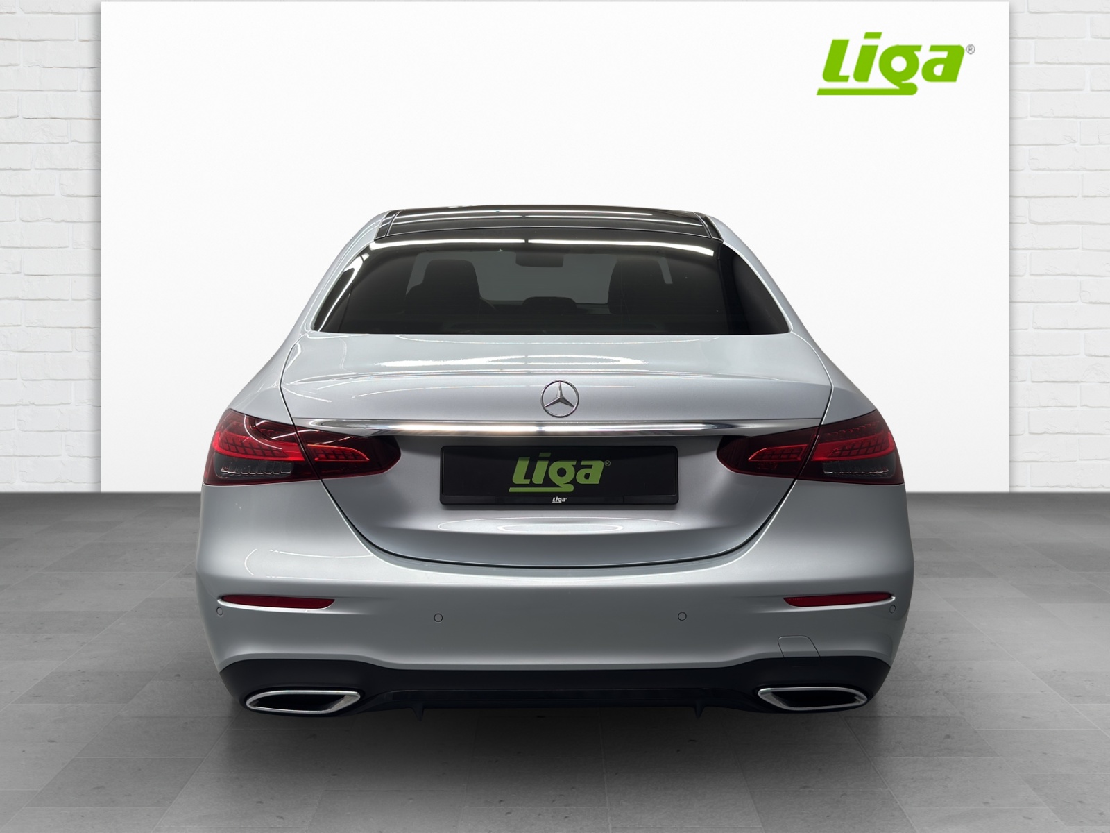MERCEDES-BENZ E 220 d AMG Line 4Matic-image-4