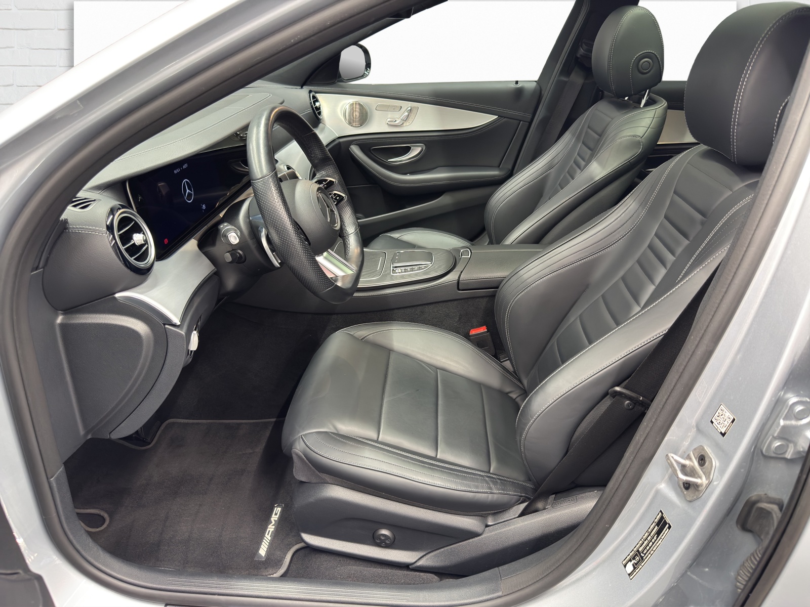 MERCEDES-BENZ E 220 d AMG Line 4Matic-image-6