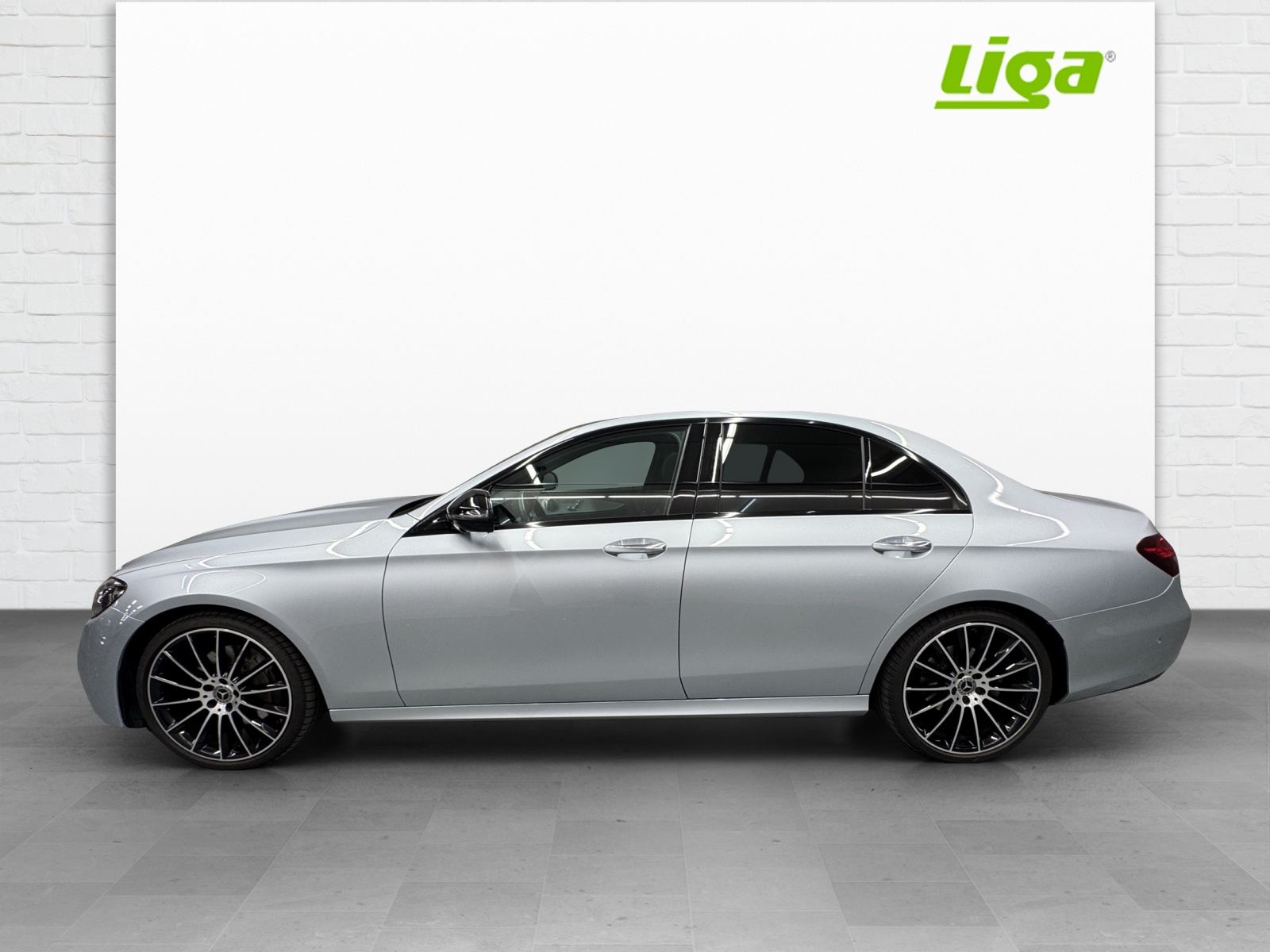 MERCEDES-BENZ E 220 d AMG Line 4Matic-image-2