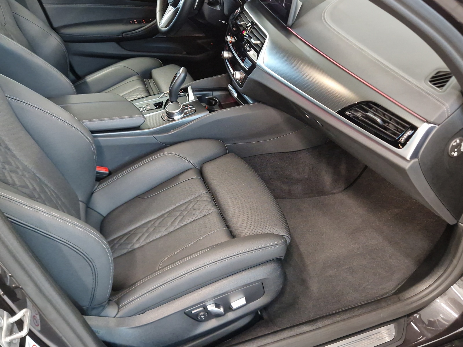 BMW 520d xDrive M Sport-image-11