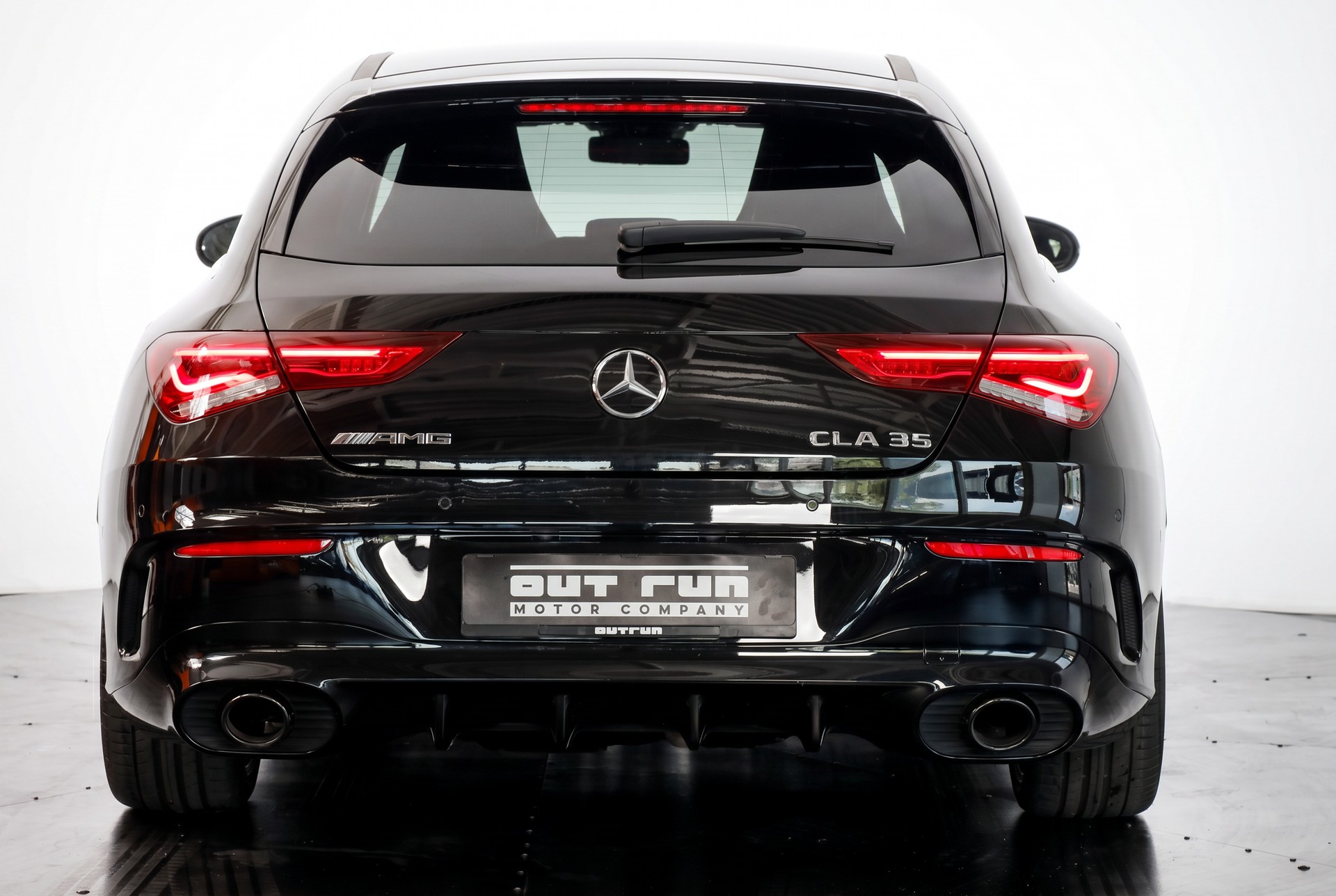 MERCEDES-BENZ CLA Shooting Brake 35 AMG 4Matic 7G-DCT-image-2