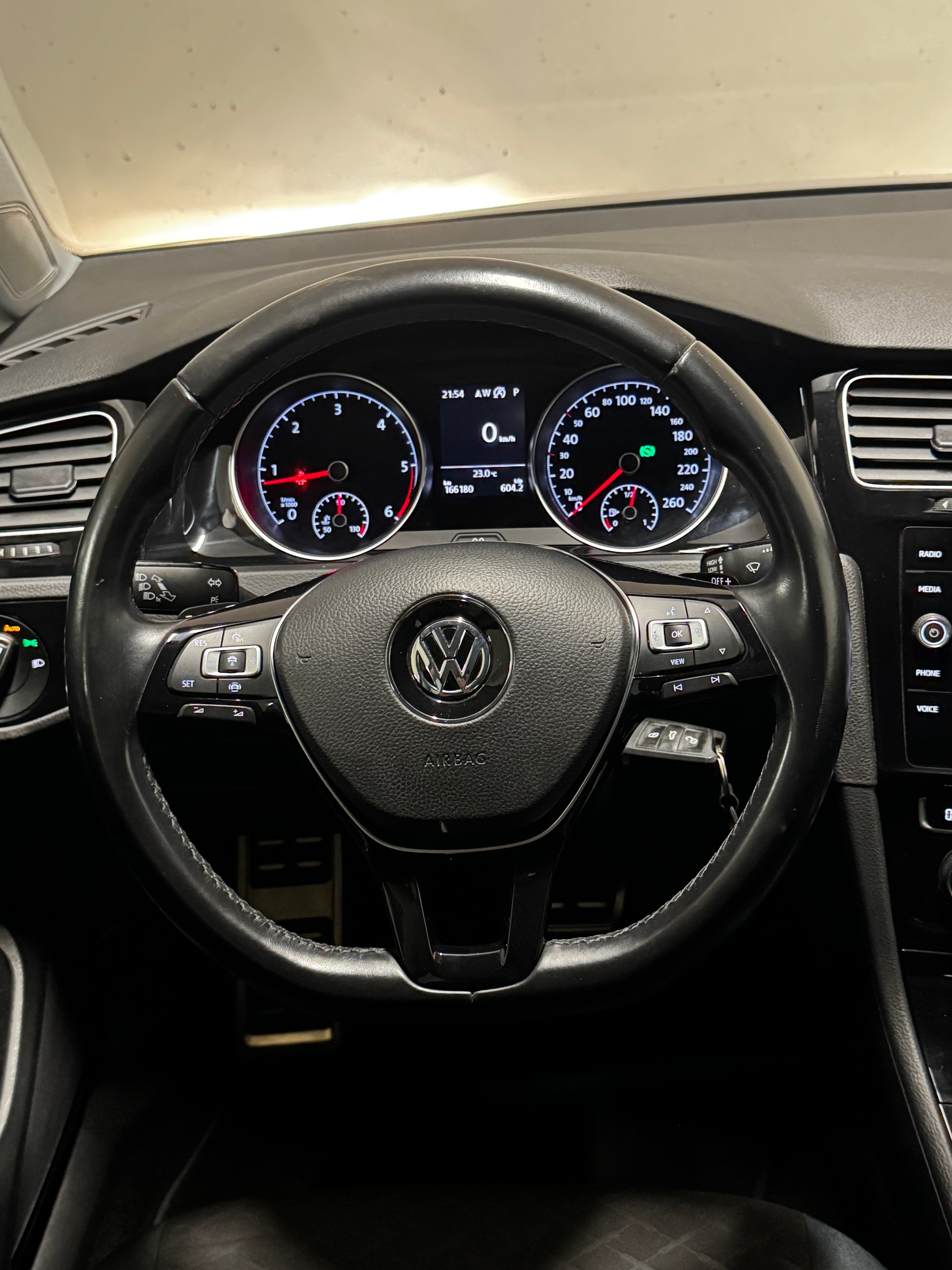 VW Golf 2.0 TDI Comfortline DSG-image-10