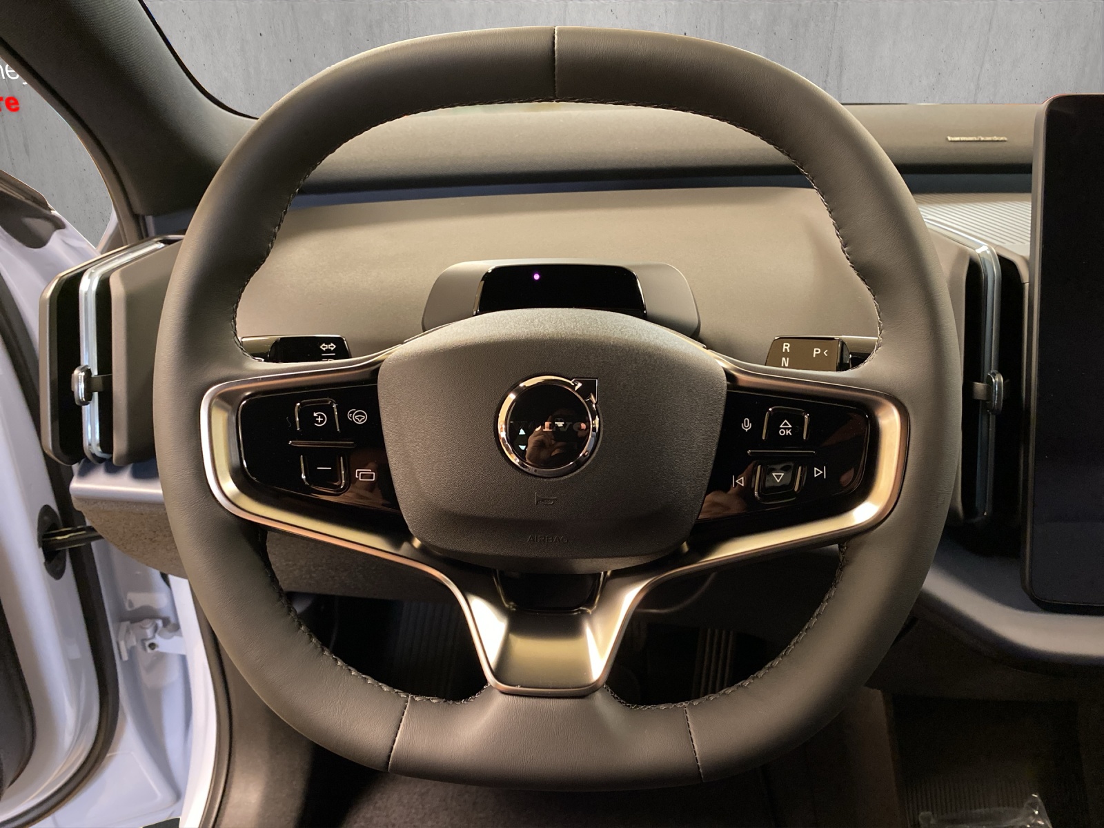 VOLVO EX30 P8 69 kWh AWD Ultra-image-9
