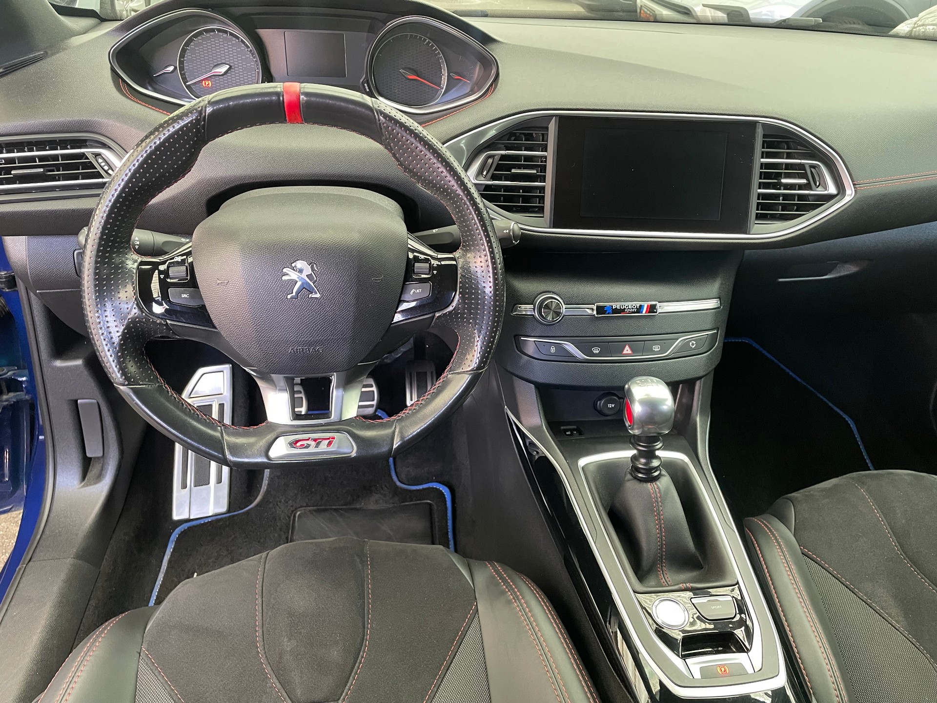 PEUGEOT 308 1.6 GTi-image-9