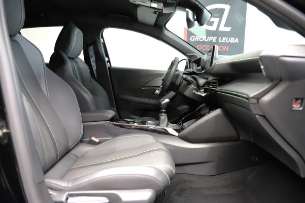 PEUGEOT 208 1.2 PureTech GT-image-8