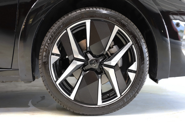 PEUGEOT 208 1.2 PureTech GT-image-12