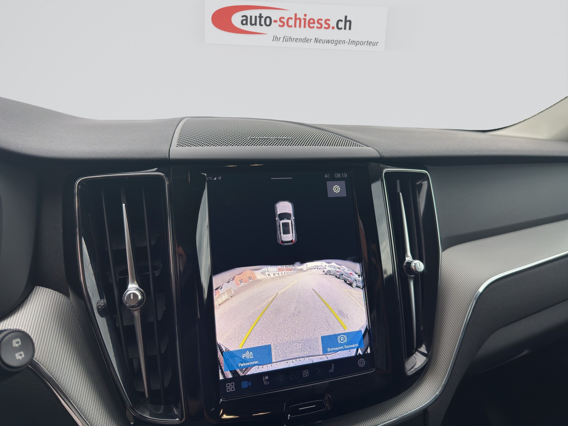 VOLVO XC60 B4 Diesel Mild Hybrid AWD Plus Dark Geartronic-image-14
