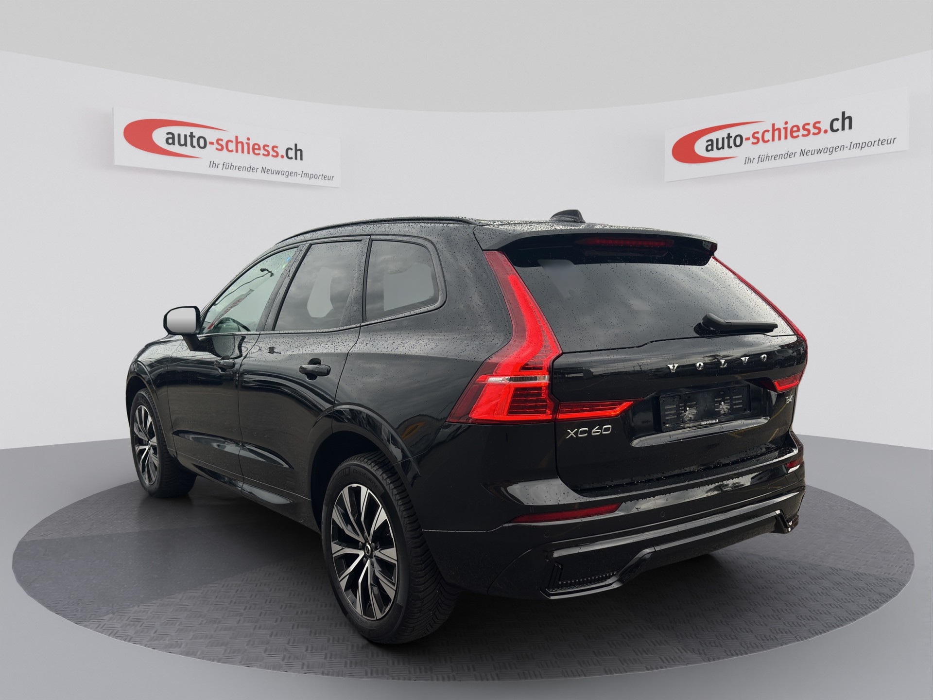 VOLVO XC60 B4 Diesel Mild Hybrid AWD Plus Dark Geartronic-showroom-element-2