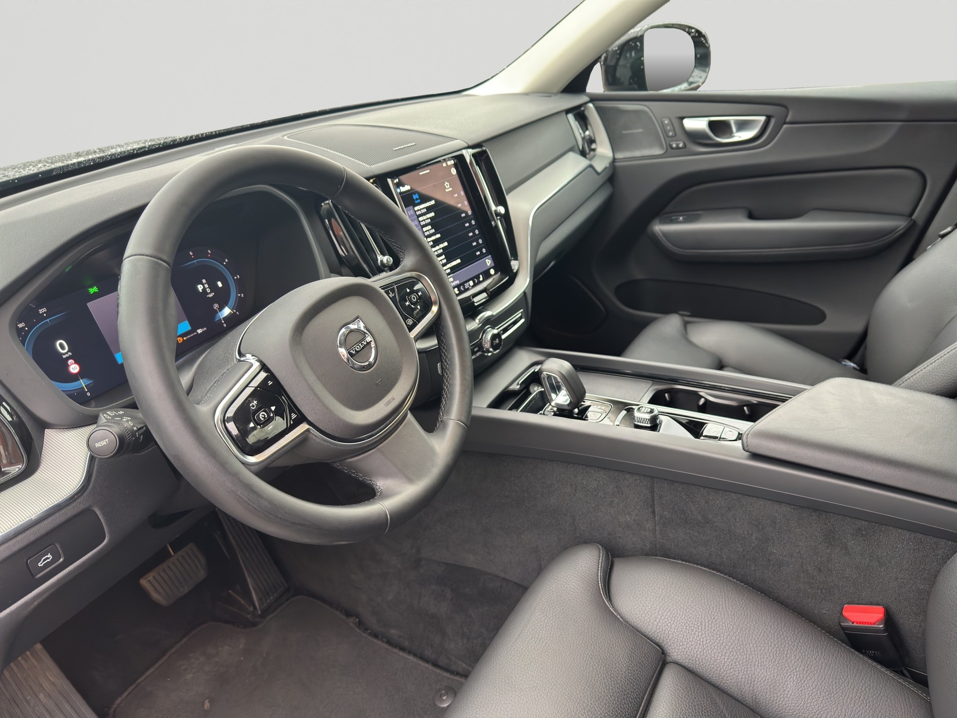 VOLVO XC60 B4 Diesel Mild Hybrid AWD Plus Dark Geartronic-image-7