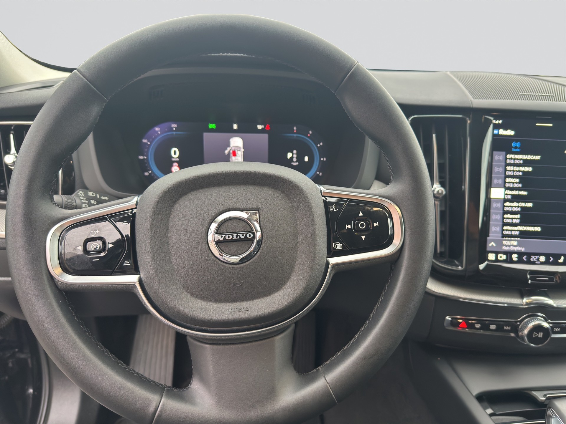 VOLVO XC60 B4 Diesel Mild Hybrid AWD Plus Dark Geartronic-image-11