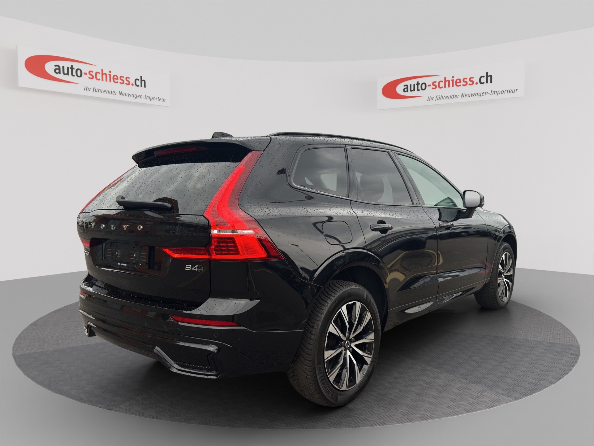 VOLVO XC60 B4 Diesel Mild Hybrid AWD Plus Dark Geartronic-image-5