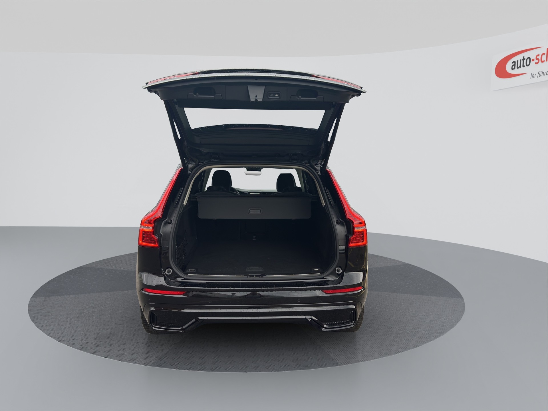 VOLVO XC60 B4 Diesel Mild Hybrid AWD Plus Dark Geartronic-image-4