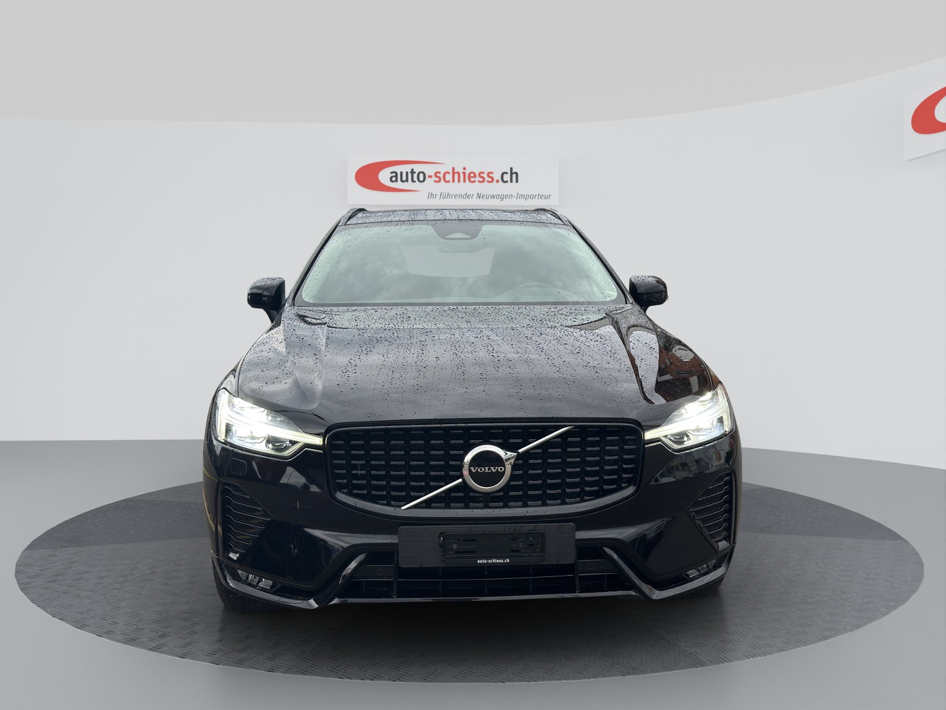 VOLVO XC60 B4 Diesel Mild Hybrid AWD Plus Dark Geartronic-showroom-element-1