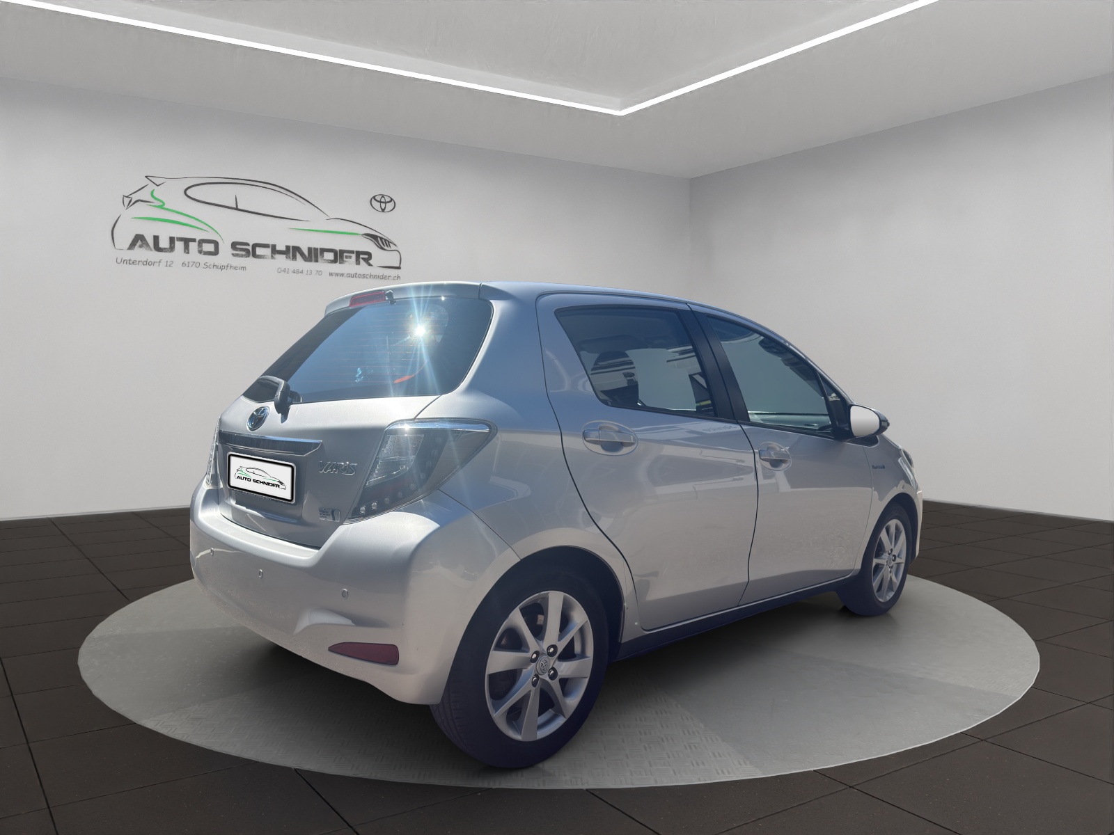 TOYOTA Yaris 1.5 VVT-i HSD Sol-image-2
