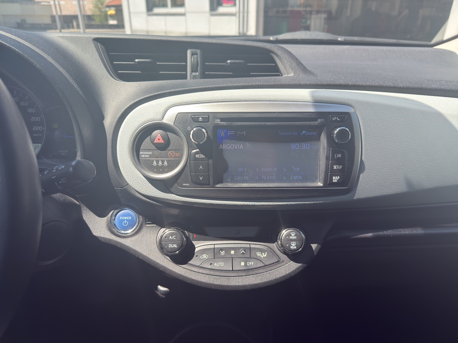 TOYOTA Yaris 1.5 VVT-i HSD Sol-image-8