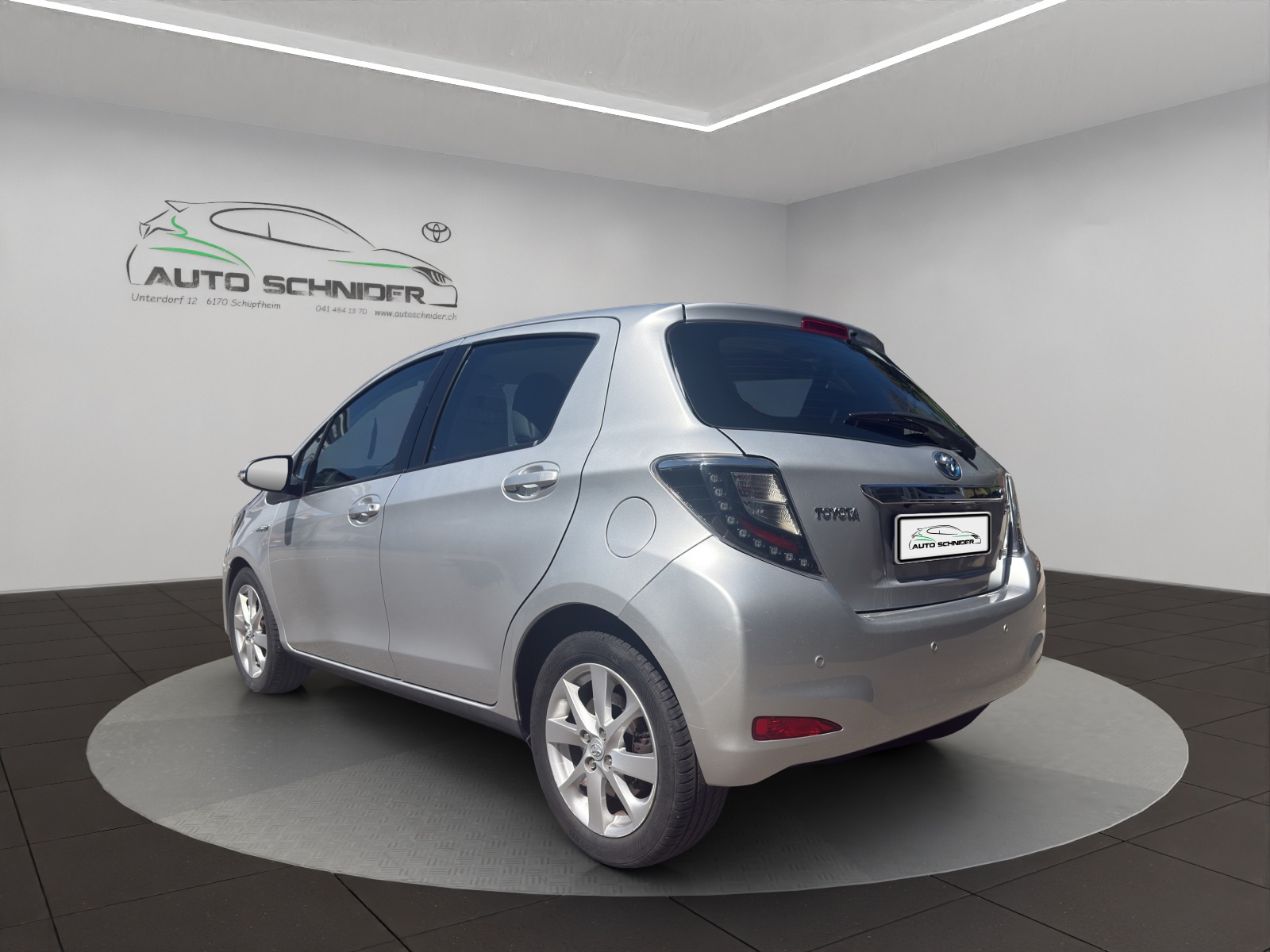 TOYOTA Yaris 1.5 VVT-i HSD Sol-image-1