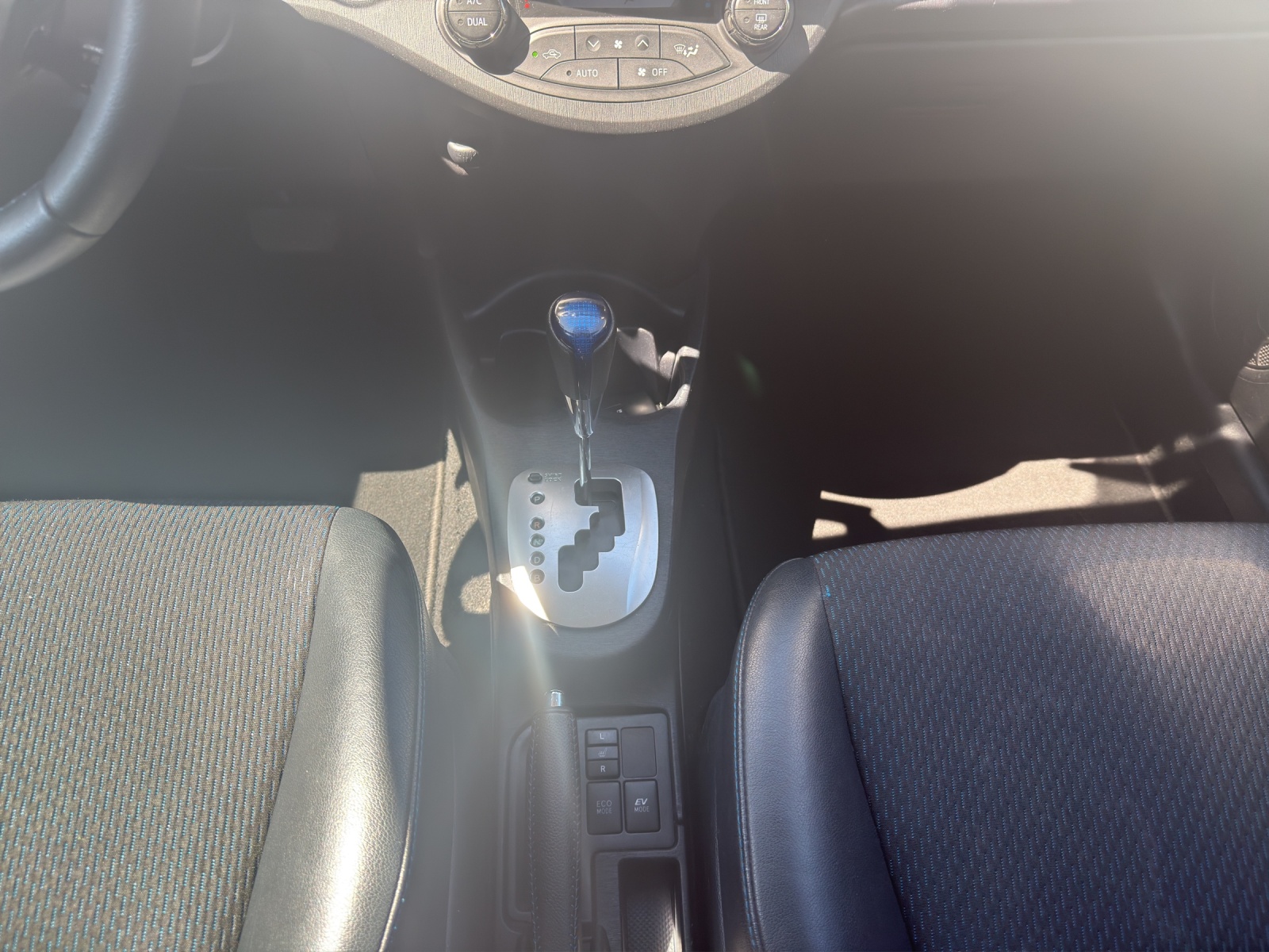 TOYOTA Yaris 1.5 VVT-i HSD Sol-image-10