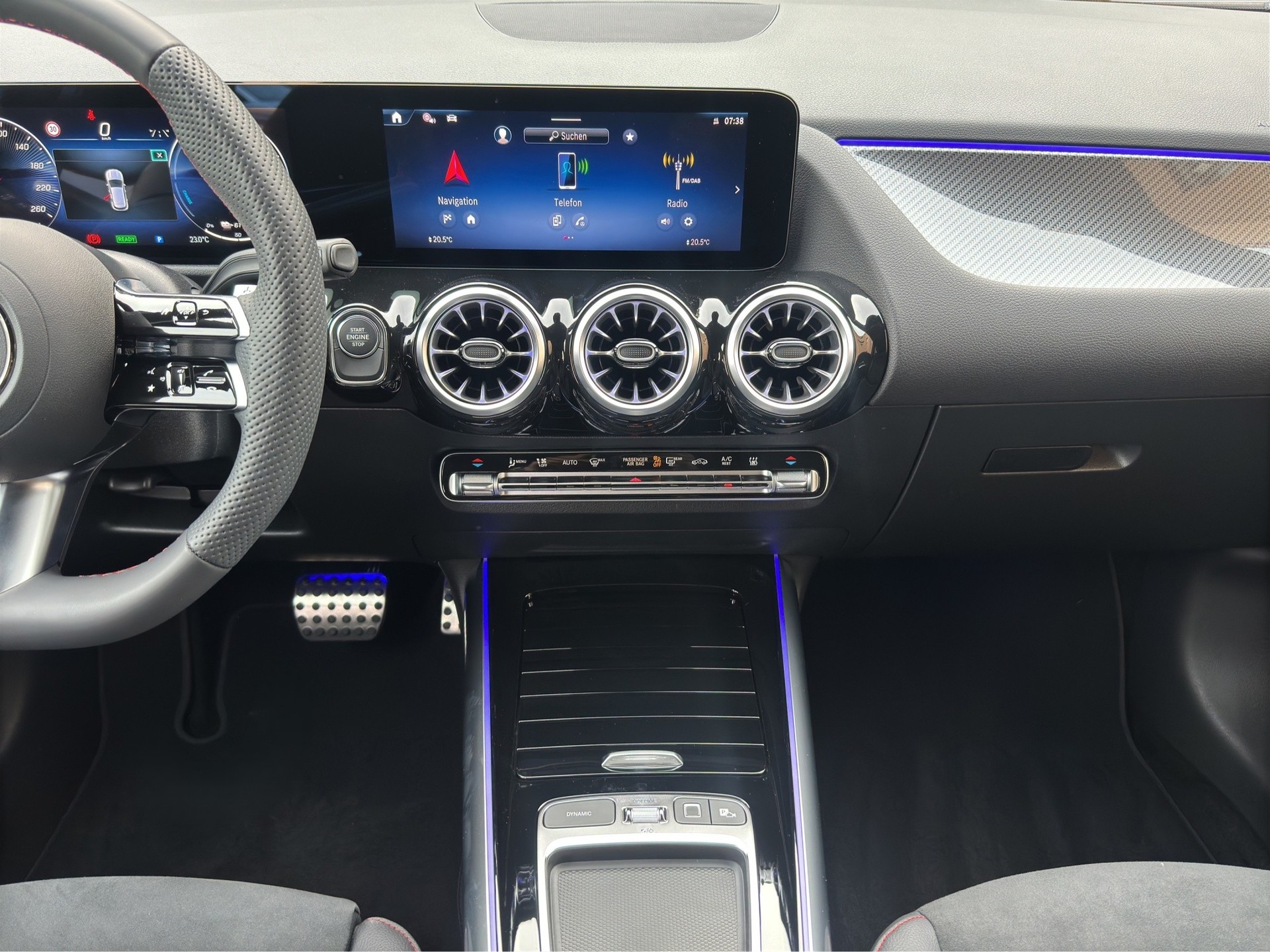MERCEDES-BENZ GLA 250 e 8G-DCT AMG Line Night Paket FACELIFT-image-20