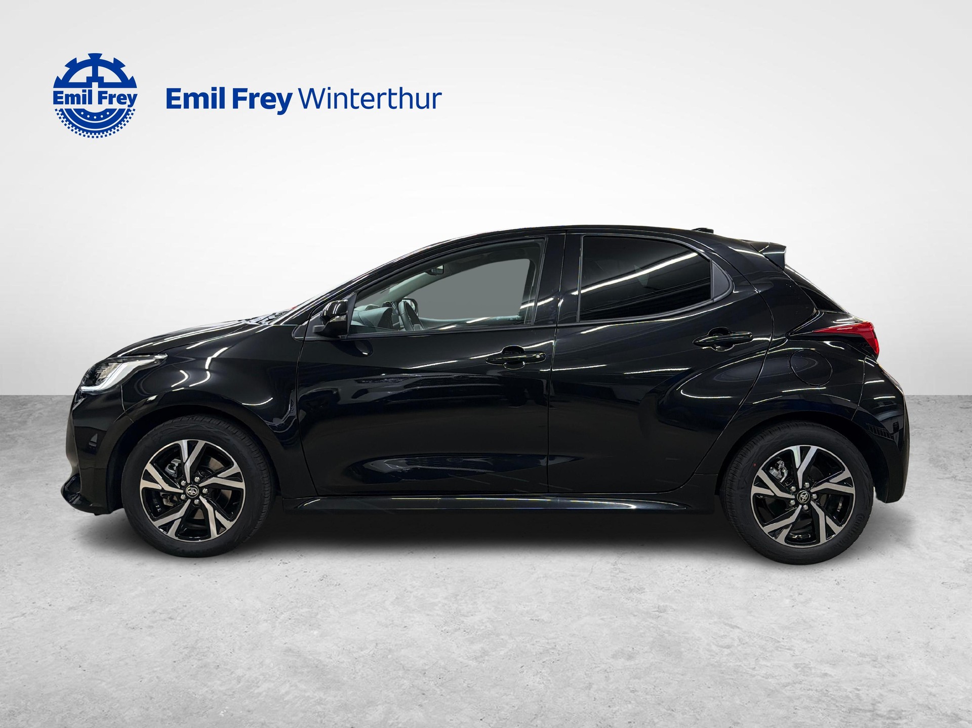 TOYOTA Yaris 1.5 VVT-i HSD Trend-image-1