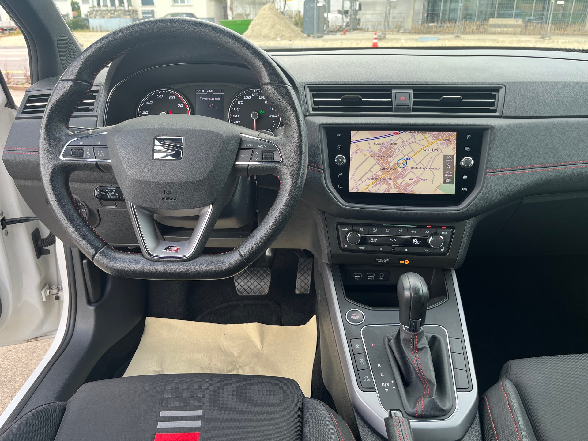SEAT Arona 1.0 TSI Eco DSG FR 116CV de 1ère main, très bien soignée! Blanc avec toit noir-image-5