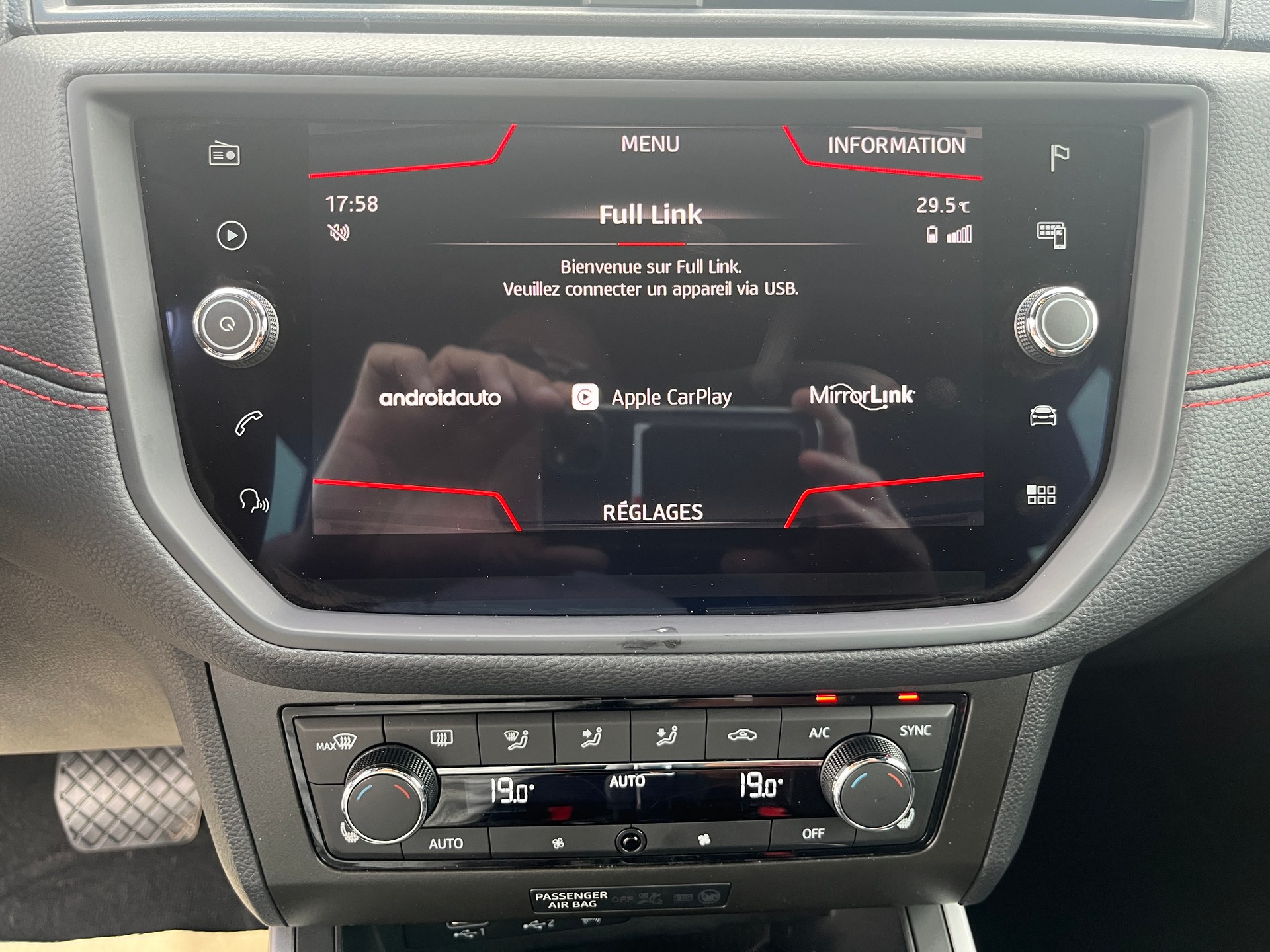 SEAT Arona 1.0 TSI Eco DSG FR 116CV de 1ère main, très bien soignée! Blanc avec toit noir-image-8