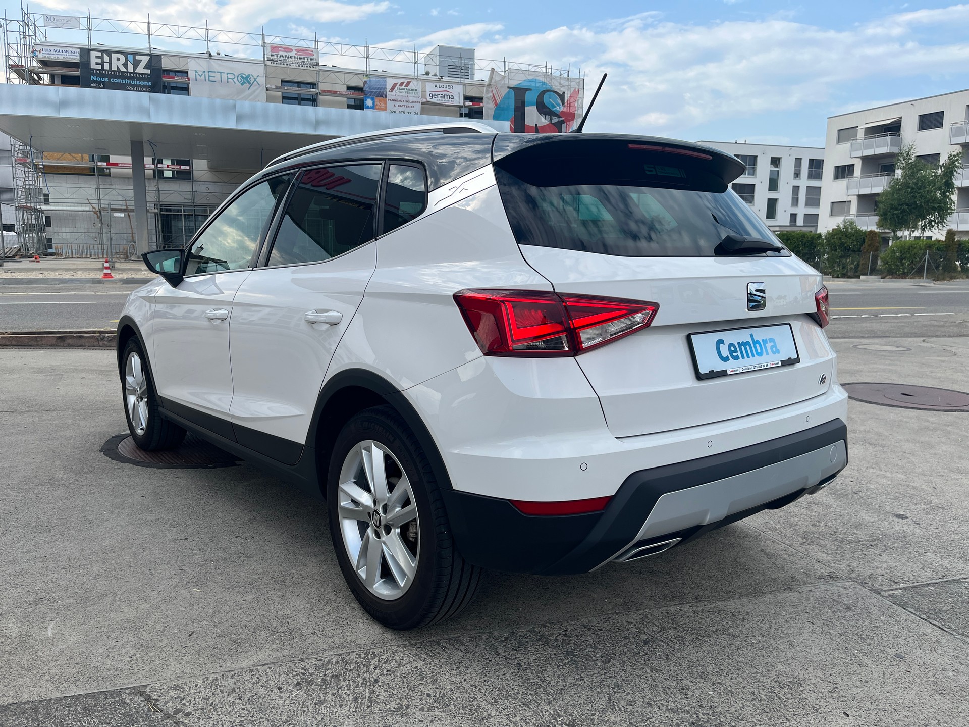 SEAT Arona 1.0 TSI Eco DSG FR 116CV de 1ère main, très bien soignée! Blanc avec toit noir-image-2