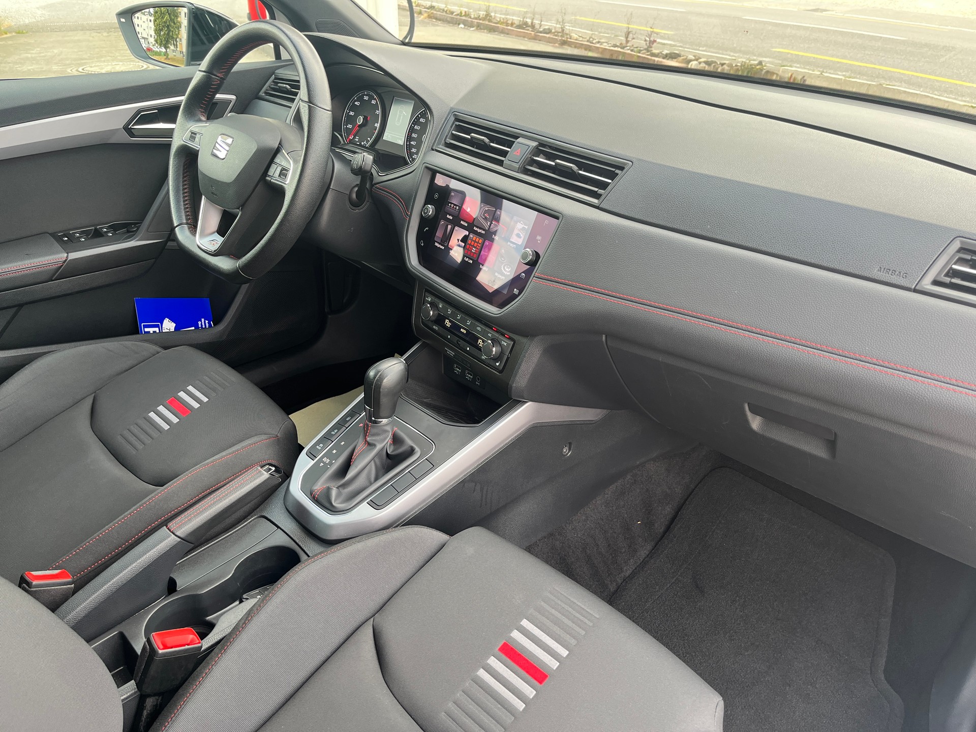 SEAT Arona 1.0 TSI Eco DSG FR 116CV de 1ère main, très bien soignée! Blanc avec toit noir-image-12