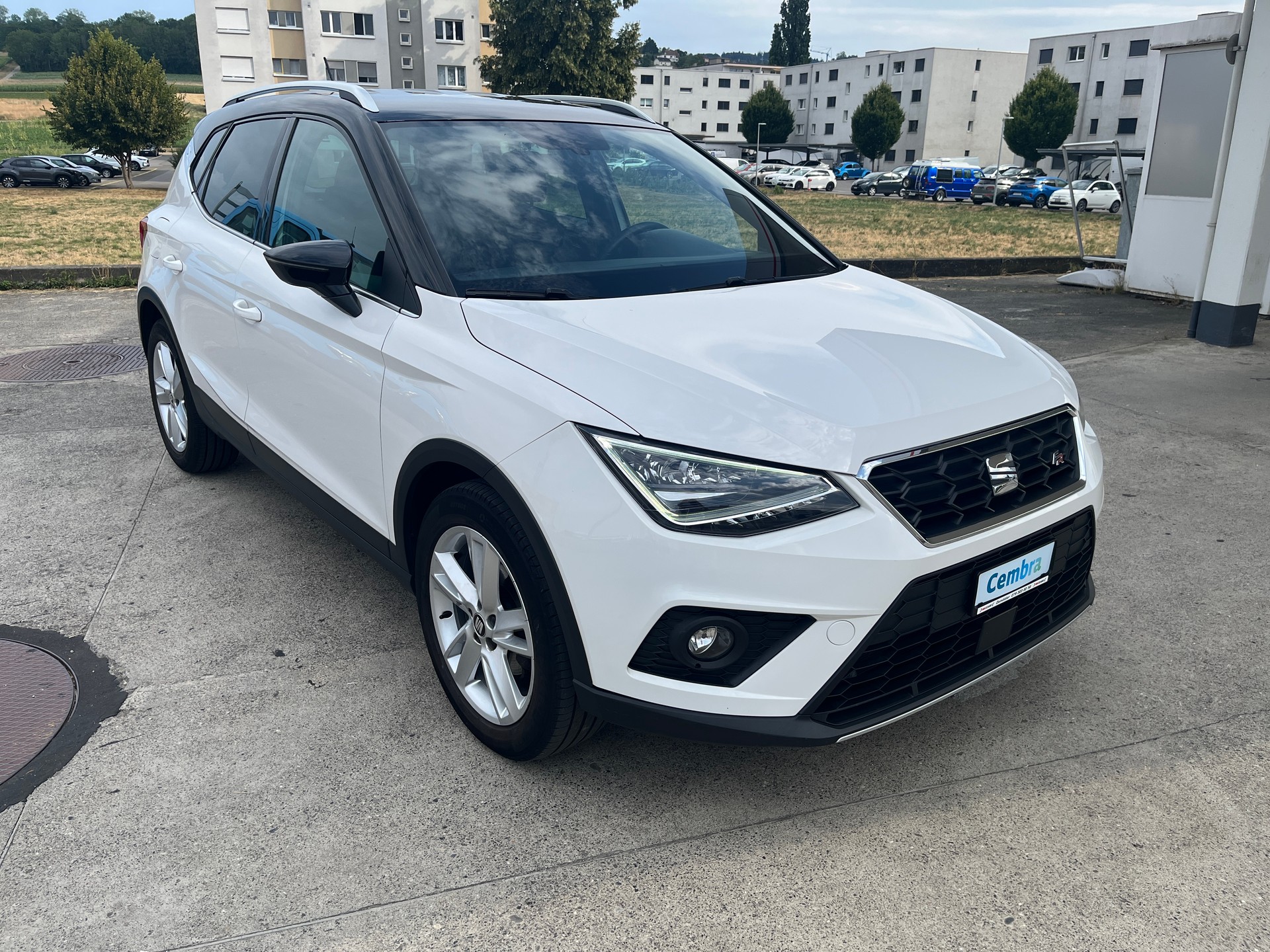 SEAT Arona 1.0 TSI Eco DSG FR 116CV de 1ère main, très bien soignée! Blanc avec toit noir-image-0