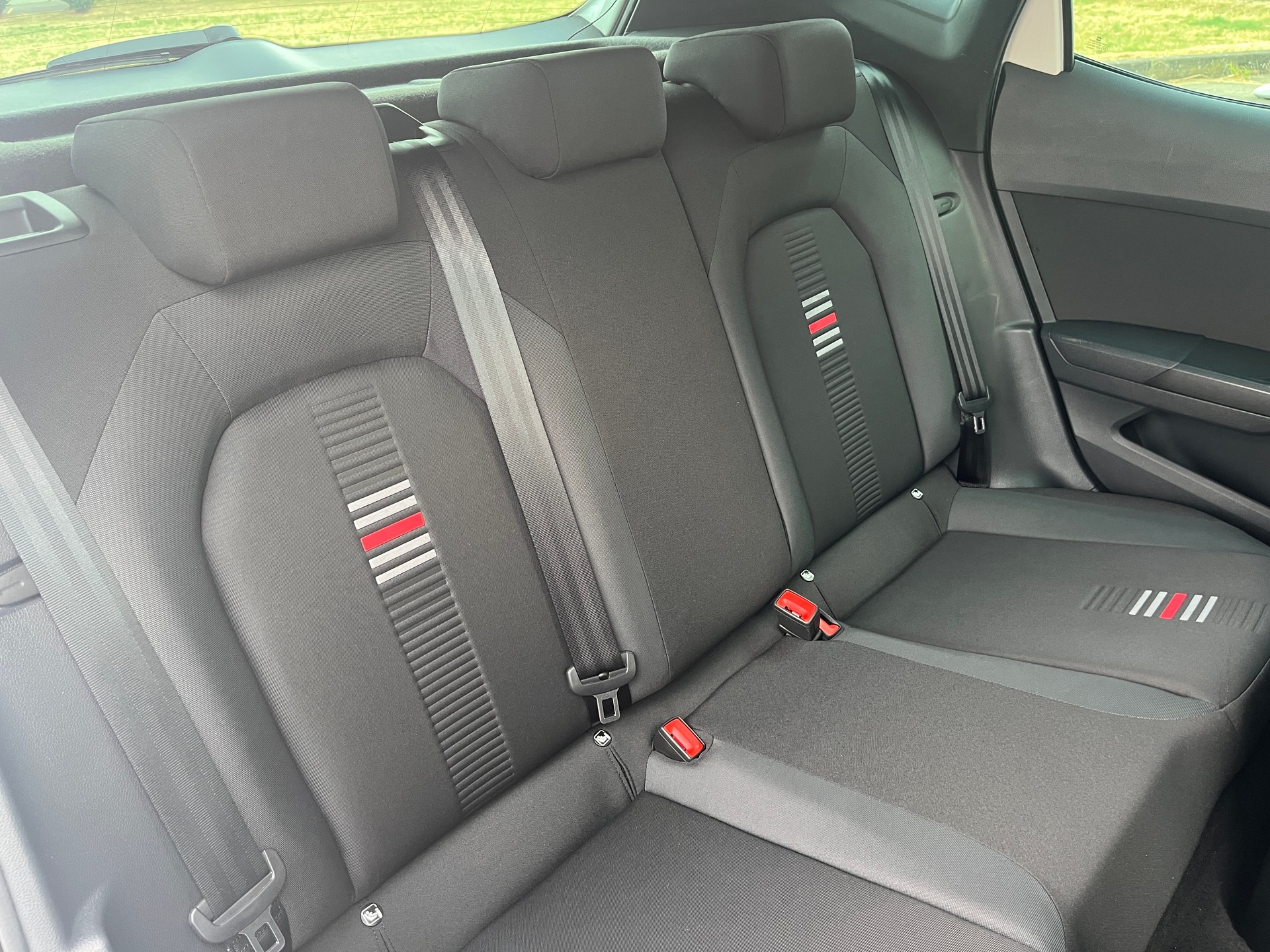 SEAT Arona 1.0 TSI Eco DSG FR 116CV de 1ère main, très bien soignée! Blanc avec toit noir-image-14