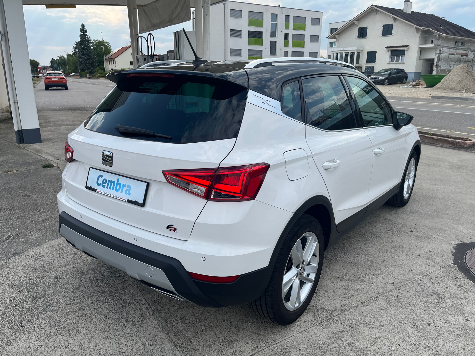 SEAT Arona 1.0 TSI Eco DSG FR 116CV de 1ère main, très bien soignée! Blanc avec toit noir-image-3