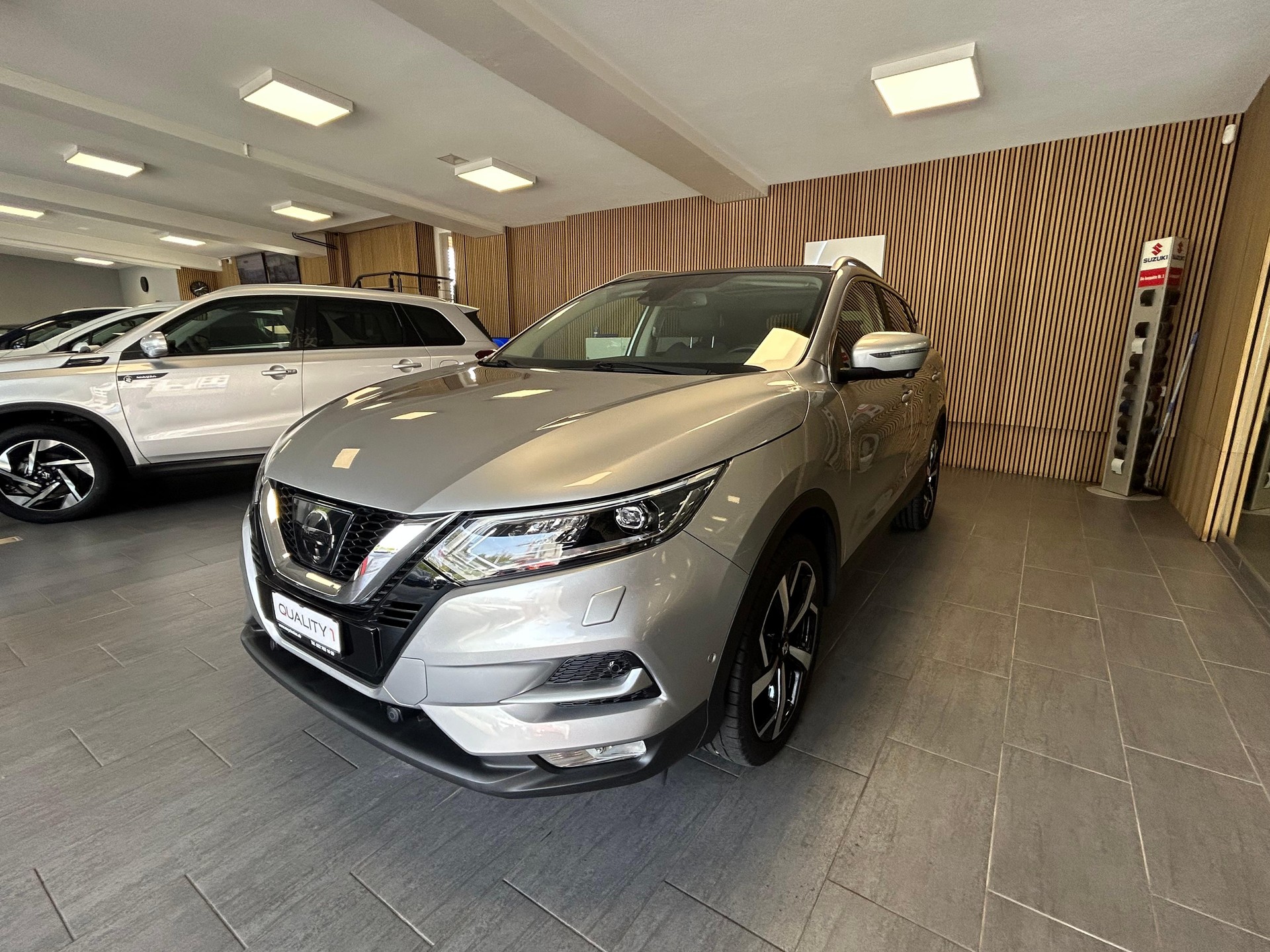 NISSAN Qashqai 1.2 DIG-T Tekna-showroom-element-3