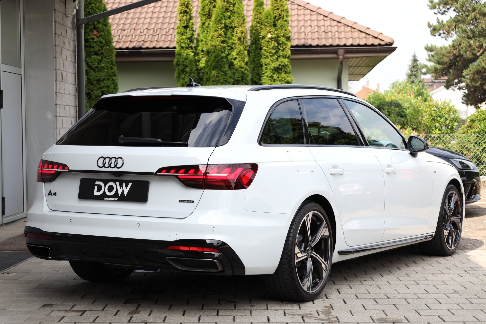 AUDI A4 Avant 40 TDI S line quattro S-tronic-image-4