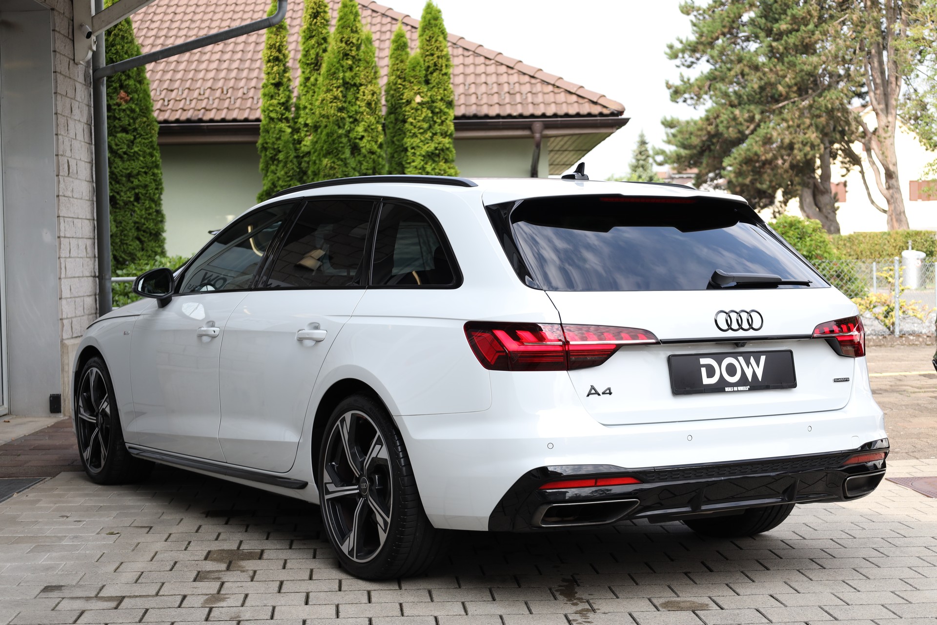 AUDI A4 Avant 40 TDI S line quattro S-tronic-image-3