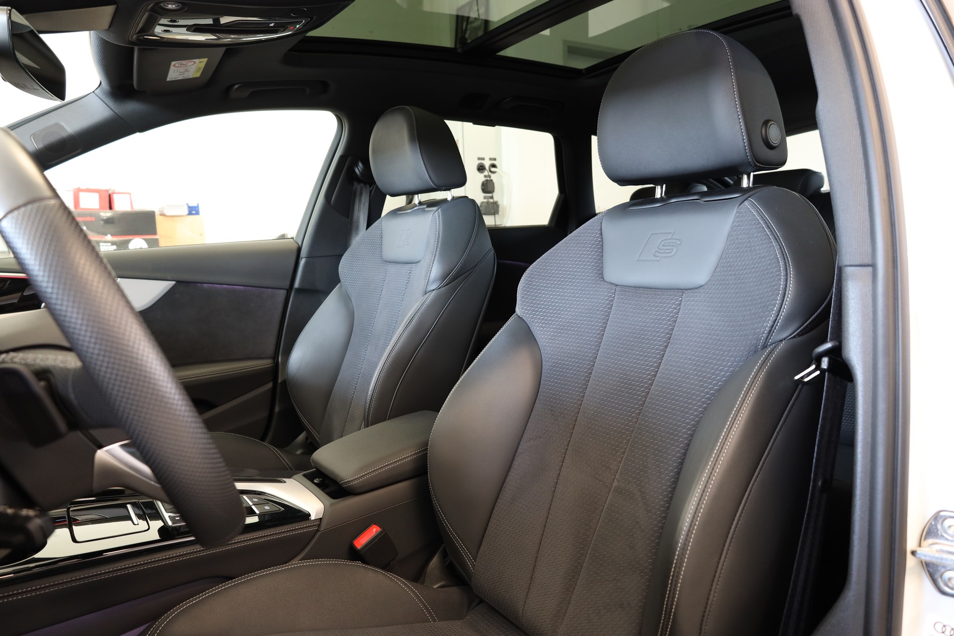 AUDI A4 Avant 40 TDI S line quattro S-tronic-image-12