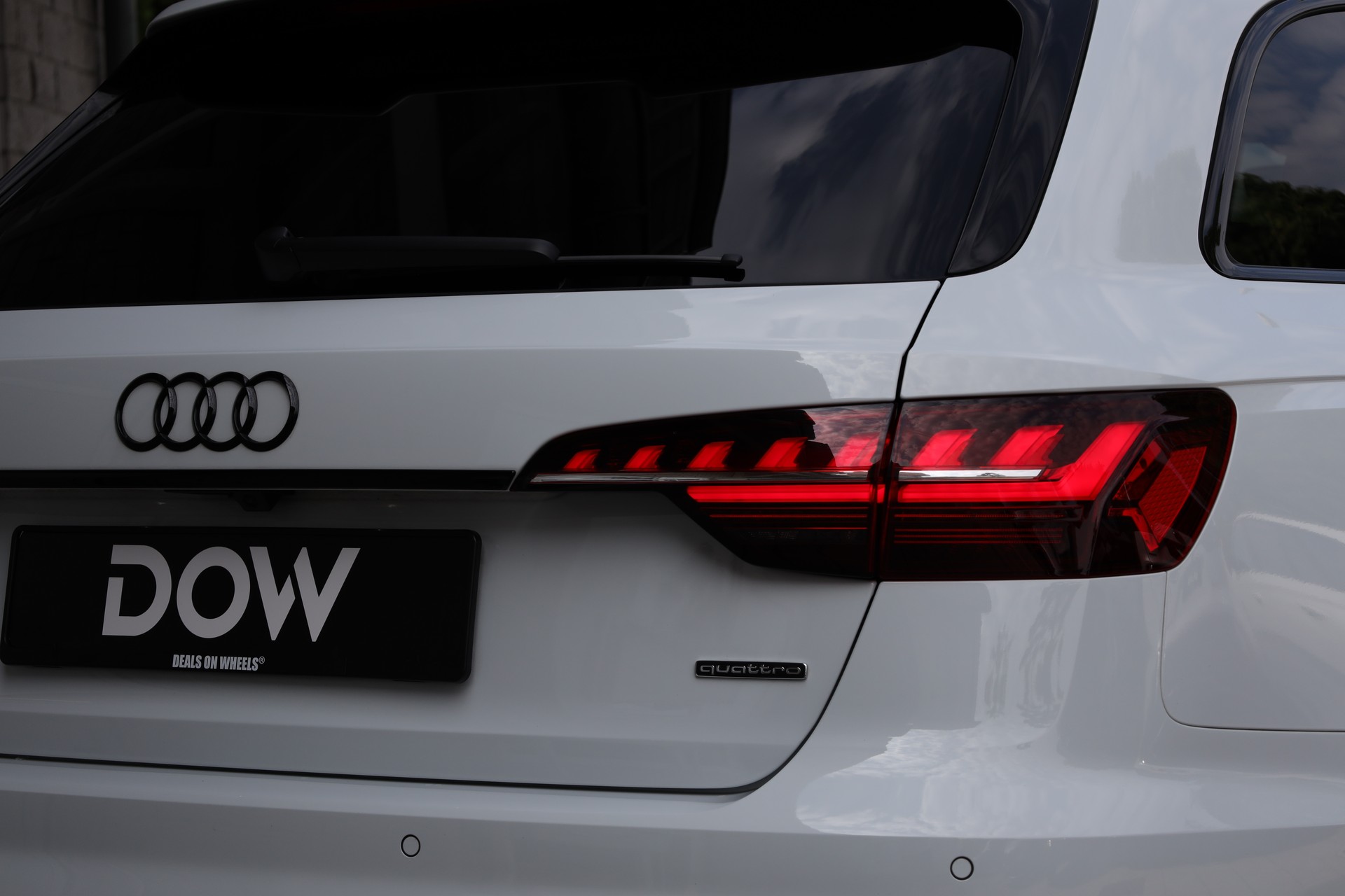 AUDI A4 Avant 40 TDI S line quattro S-tronic-image-13