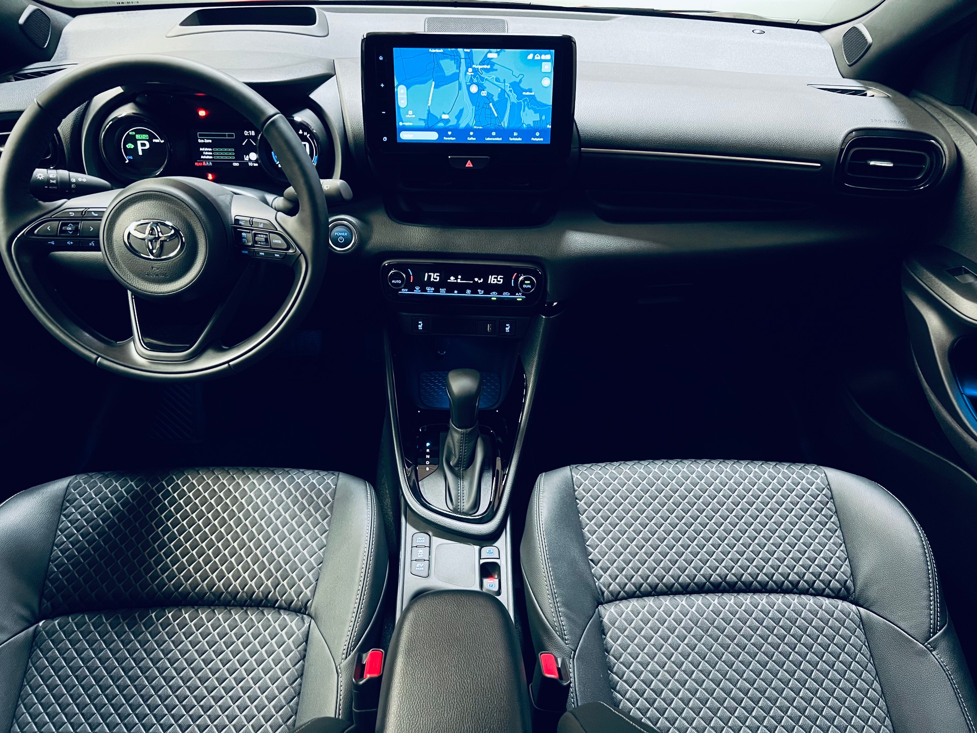 TOYOTA Yaris 1.5 Premium e-CVT-image-14