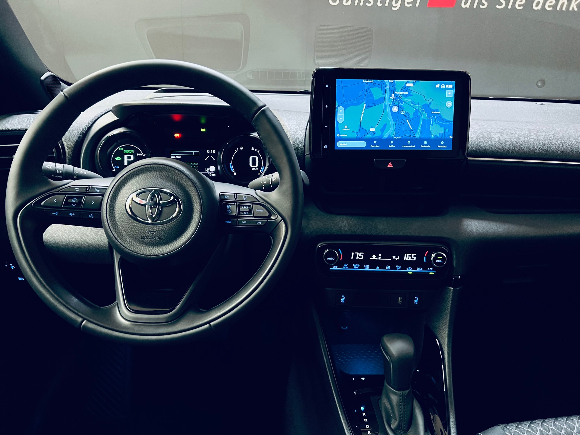 TOYOTA Yaris 1.5 Premium e-CVT-image-15