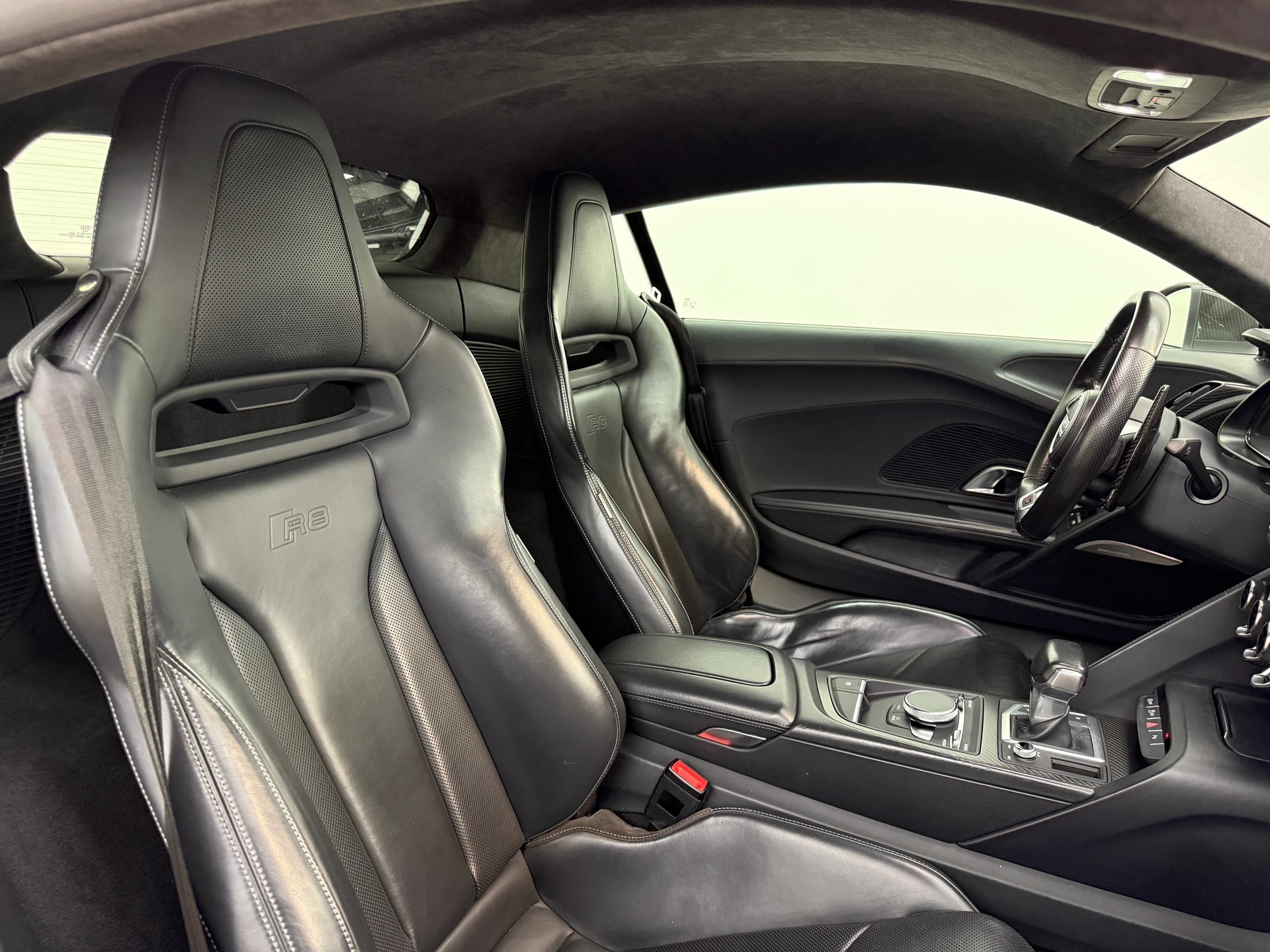 AUDI 5.2 FSI V10 plus quattro S-Tronic-image-10